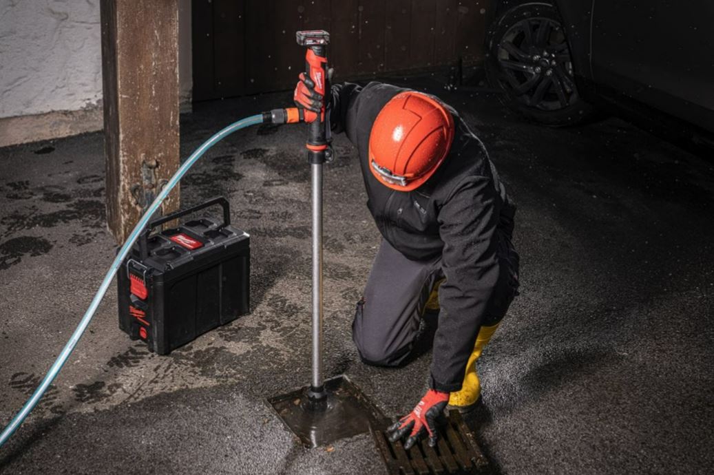Pompe canne à eau MILWAUKEE M12 BSWP-601 avec batterie et chargeur - 4933479640