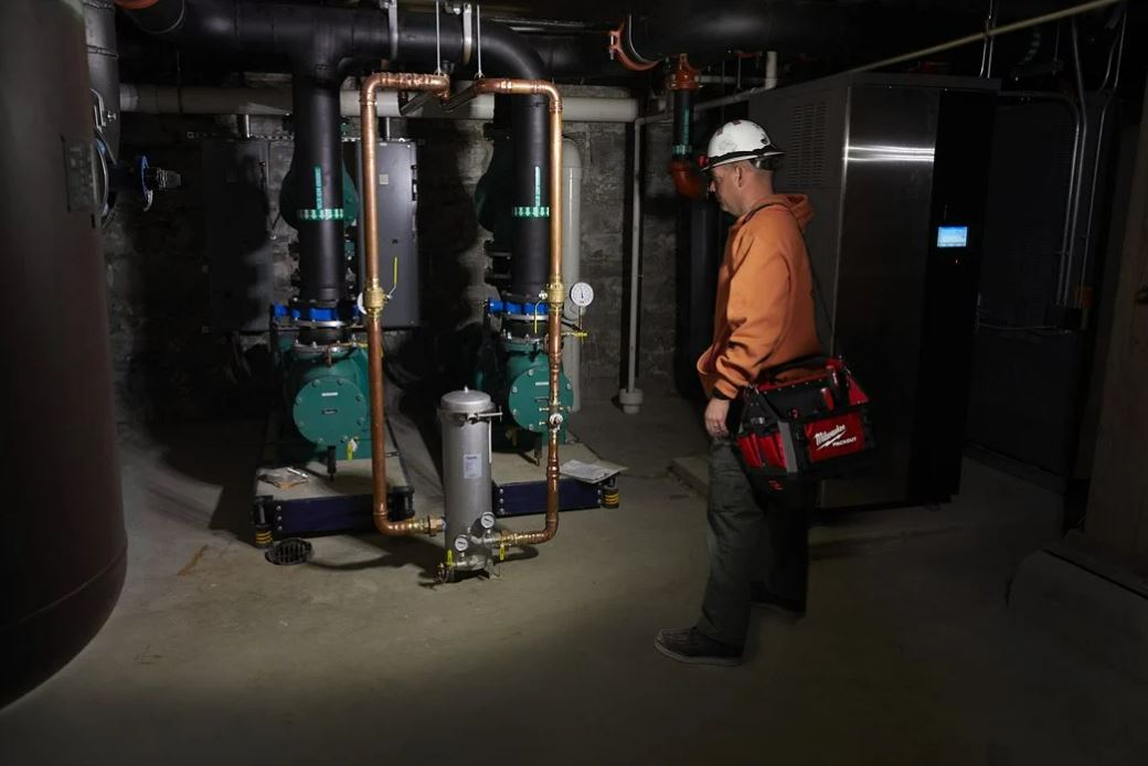 Lampe frontale à pile MILWAUKEE HL2-LED 350 lumens - 4933471286