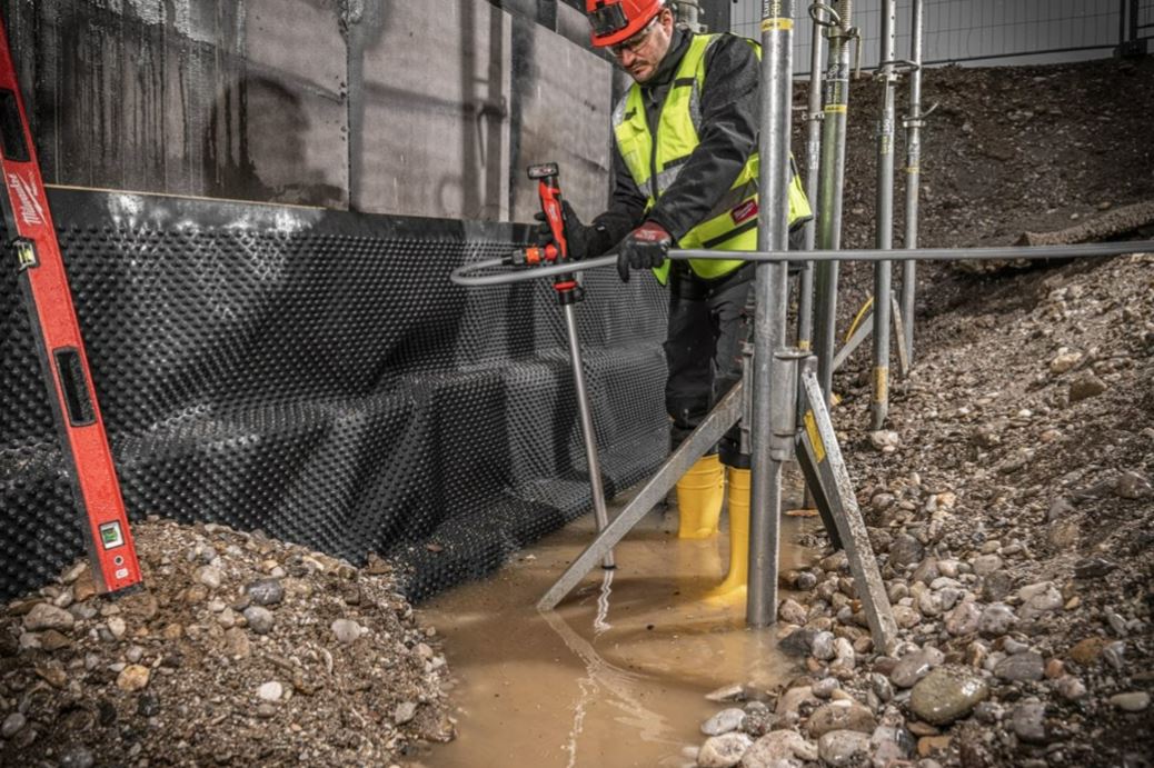 Pompe canne à eau MILWAUKEE M12 BSWP-601 avec batterie et chargeur - 4933479640