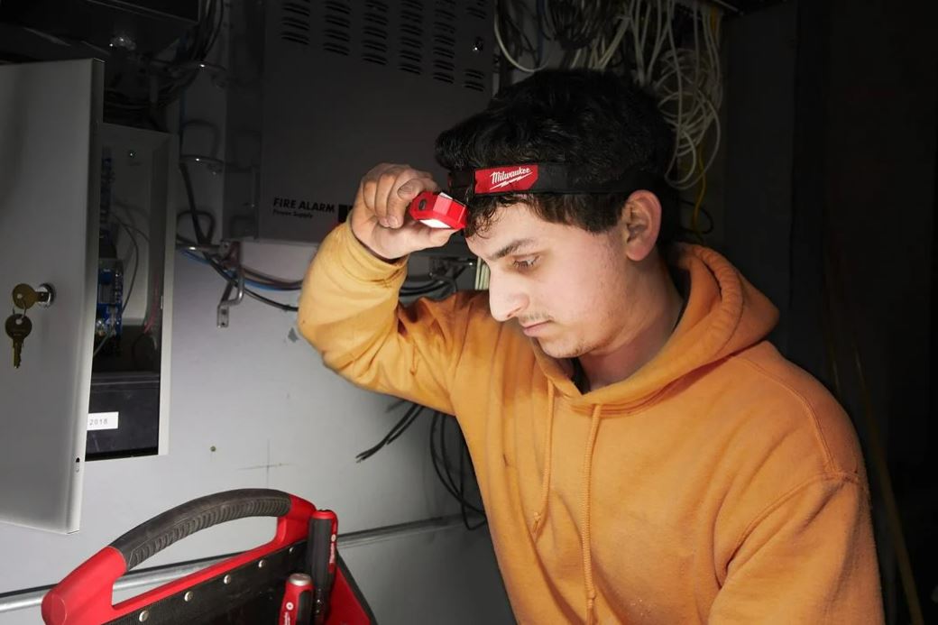 Lampe frontale à pile MILWAUKEE HL2-LED 350 lumens - 4933471286