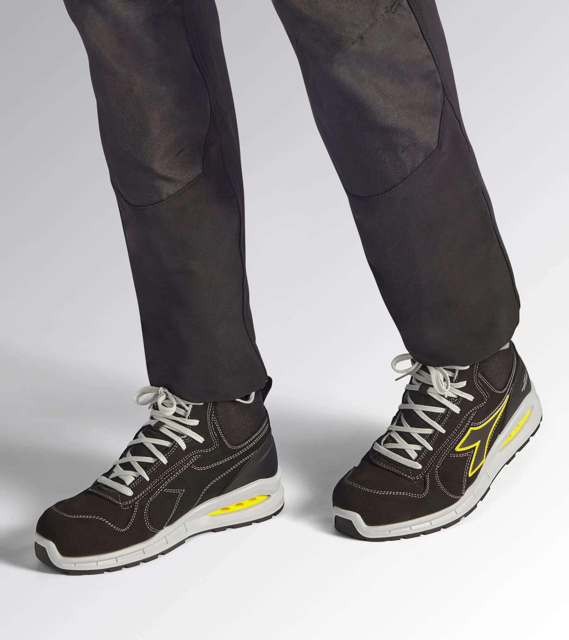Chaussure de sécurité montante noire DIADORA UTILITY RUN NET AB MID S3S FO SR - 181149C0200