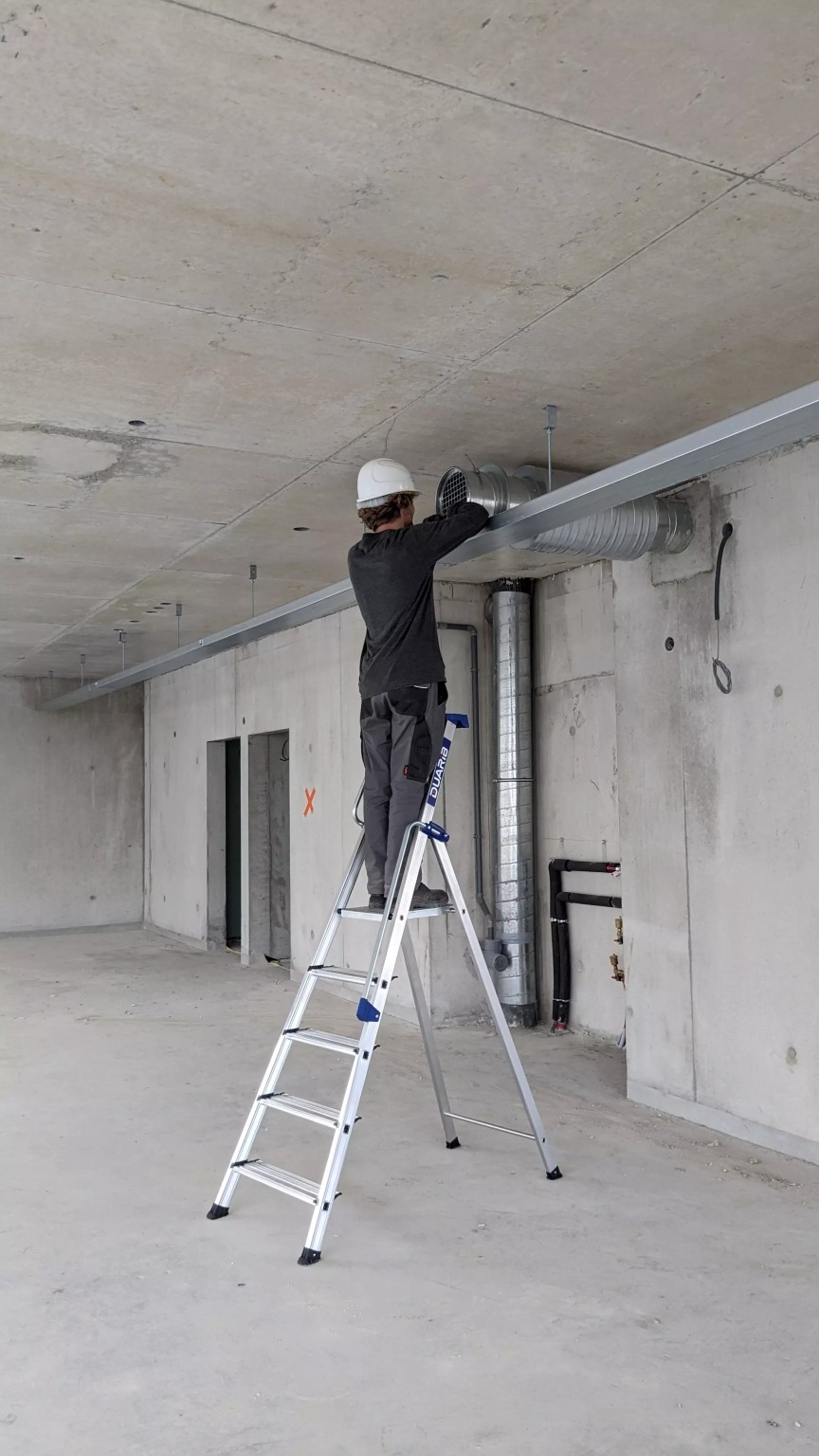 Escabeau pro X-STEP 7 marches DUARIB - Hauteur maxi 3.53m - Marches profondes de 11cm - 605207