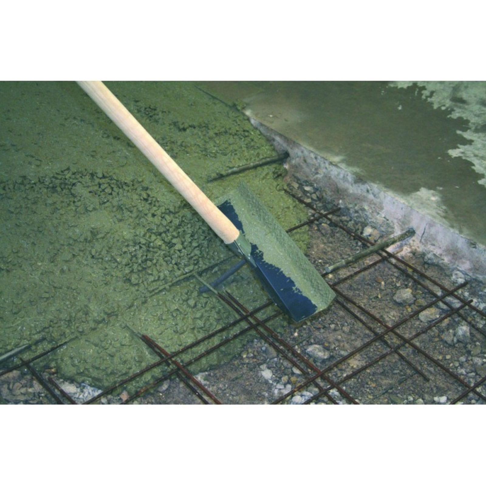 ÉPANDEUR À BÉTON - Ultra-résistant - EDMA - 096055