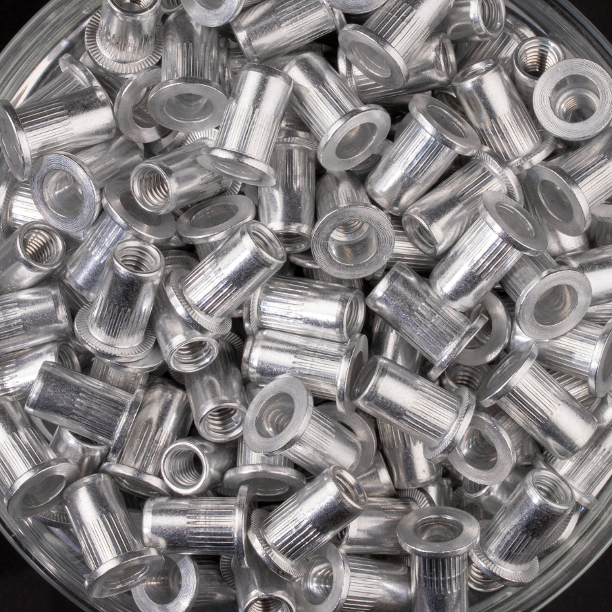 200 écrous crantés à aluminium à tête plate à M6x16mm - SCELL-IT - EAD0630
