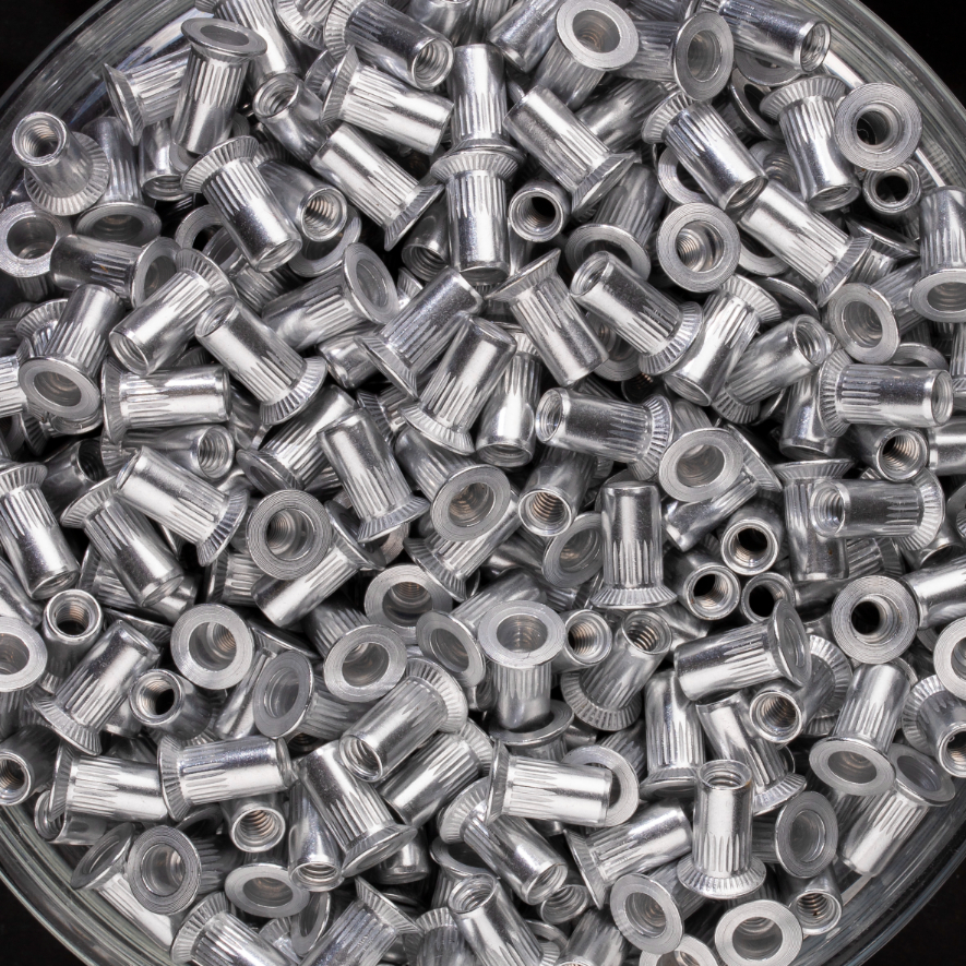 500 écrous crantés à aluminium à tête fraisée 90° à M4x11,5mm - SCELL-IT - EAK0435