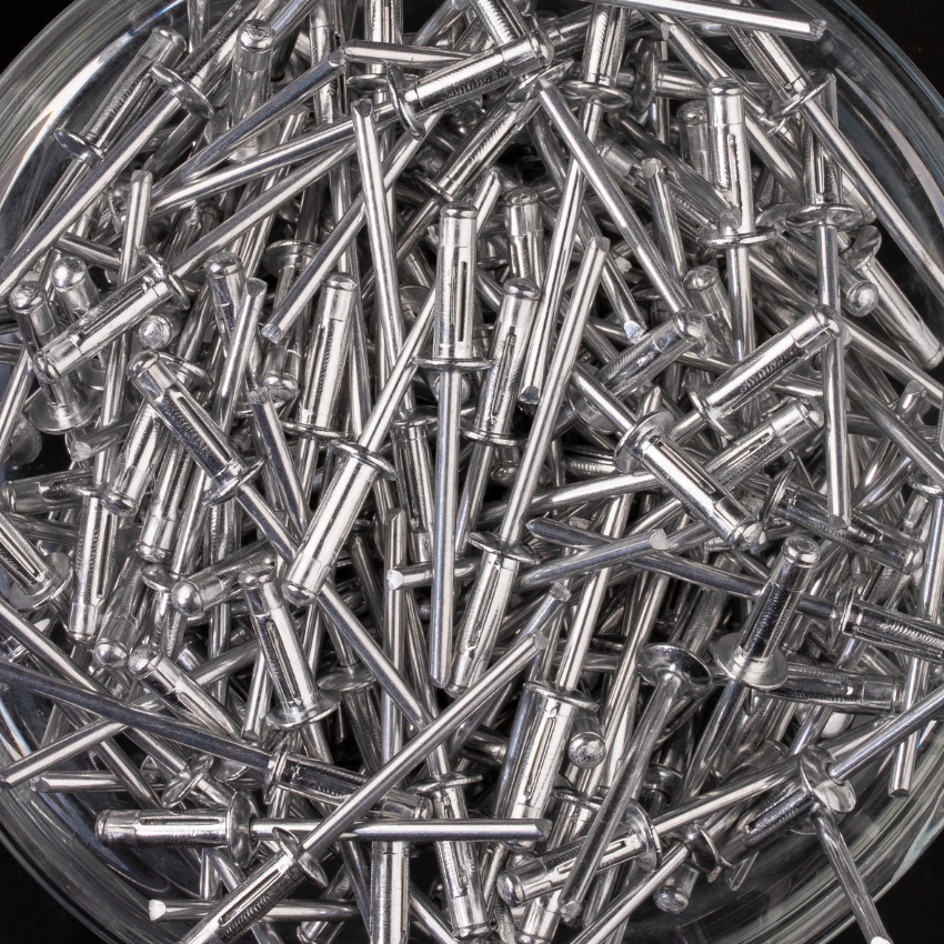 250 rivets étoilés à aluminium/aluminium à tête plate à Ø4x13,6mm - SCELL-IT - ED4013