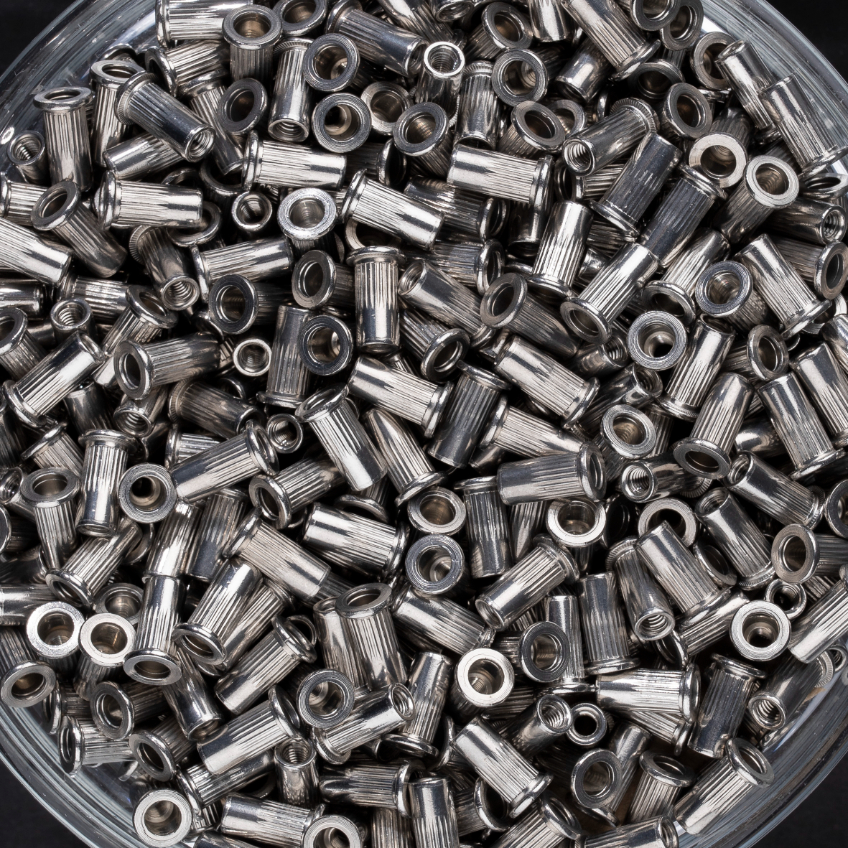 500 écrous crantés à inox A2 à tête plate à M3x10,9mm - SCELL-IT - END0330