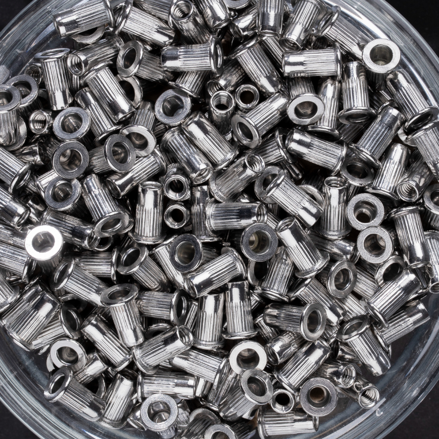 200 écrous crantés à inox A2 à tête plate à M4x12,5mm - SCELL-IT - END0440