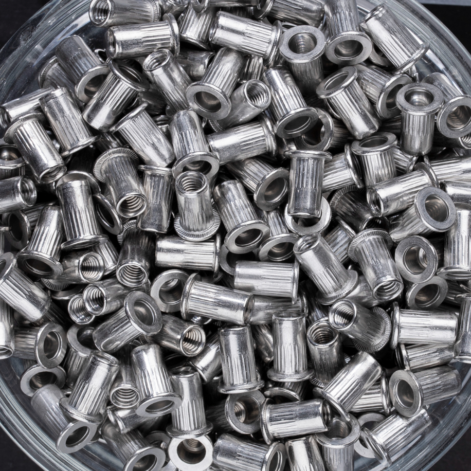 200 écrous crantés à inox A2 à tête plate à M5x13mm - SCELL-IT - END0530