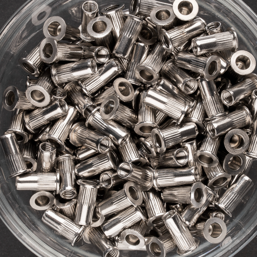 100 écrous crantés à inox A2 à tête plate à M5x16mm - SCELL-IT - END0540