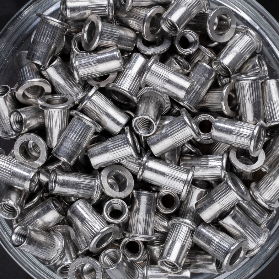 100 écrous crantés à inox A2 à tête plate à M6x16mm - SCELL-IT - END0630