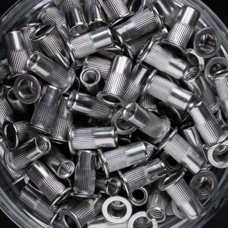 100 écrous crantés à inox A2 à tête plate à M6x17,5mm - SCELL-IT - END0645