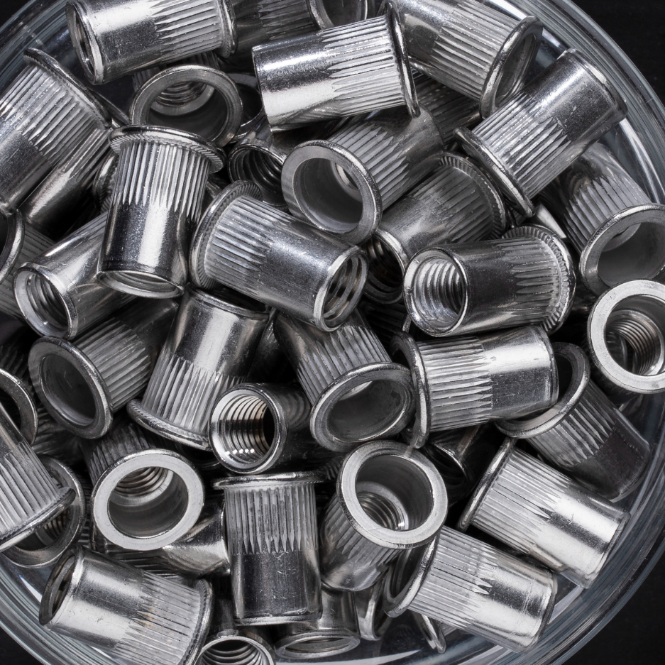 100 écrous crantés à inox A2 à tête plate à M10x19mm - SCELL-IT - END1030