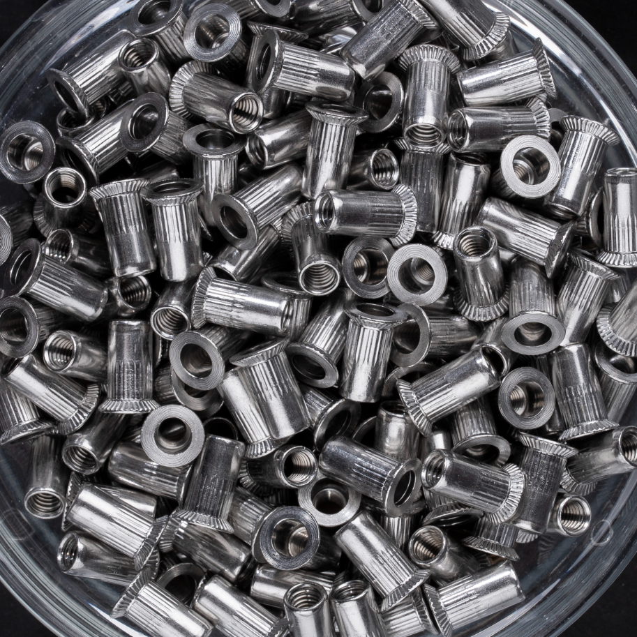 200 écrous crantés à inox A2 à tête fraisée 90° à M5x13,5mm - SCELL-IT - ENK0540