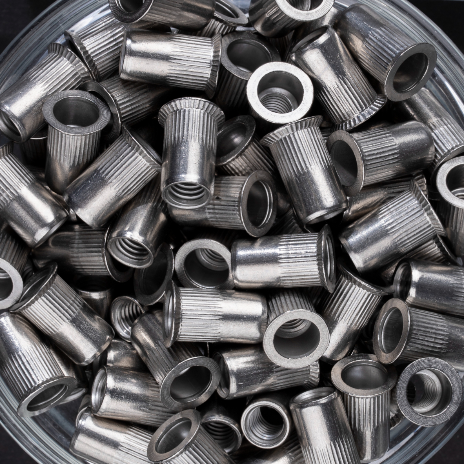 100 écrous crantés à inox A2 à tête fraisée 90° à M8x19mm - SCELL-IT - ENK0845