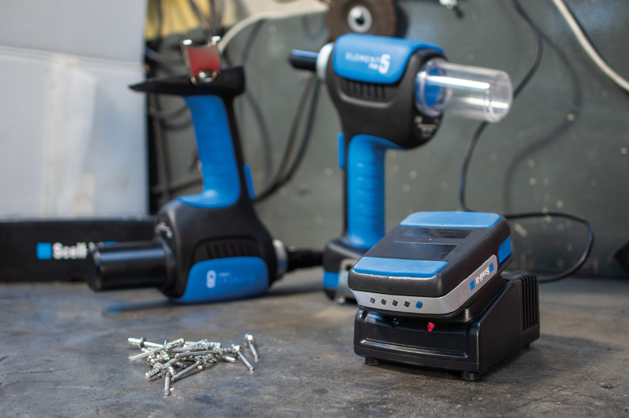 Sertisseuse sur batterie pour écrous aveugles M3-M8 SCELL-IT E-8-1XBAT