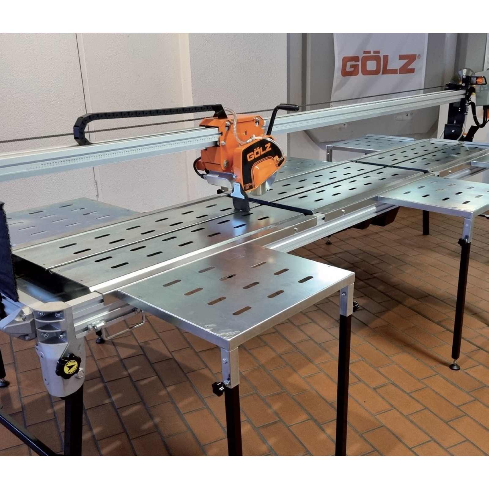 Scie à carrelage électrique 250 mm 230 V 1,3 kW coupe 3300 mm TS250A GOLZ - 02892505000