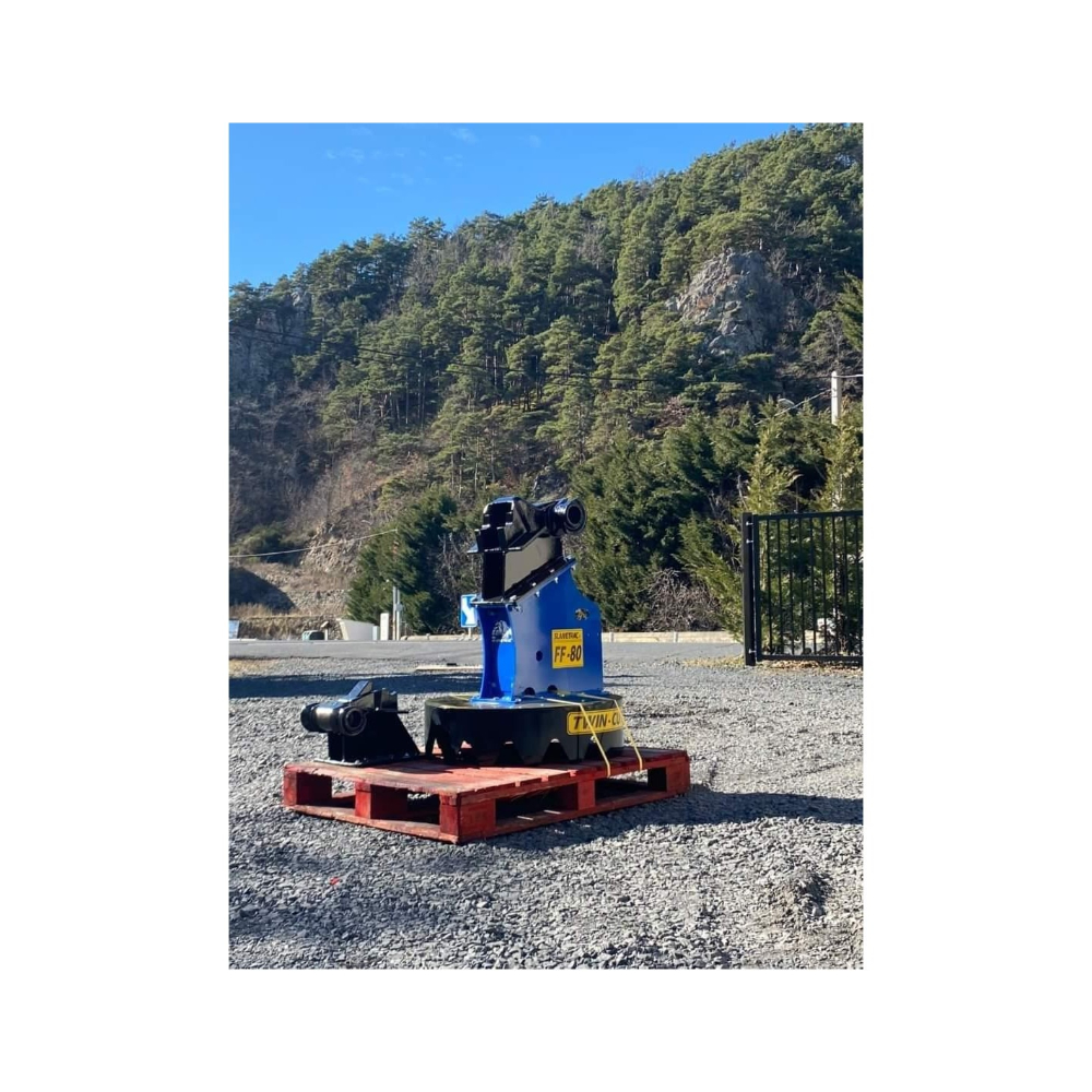 GYROBROYEUR FORESTIER POUR MINIPELLE 2,6T A 8T SLANETRAC - FF80V - SLANETRAC