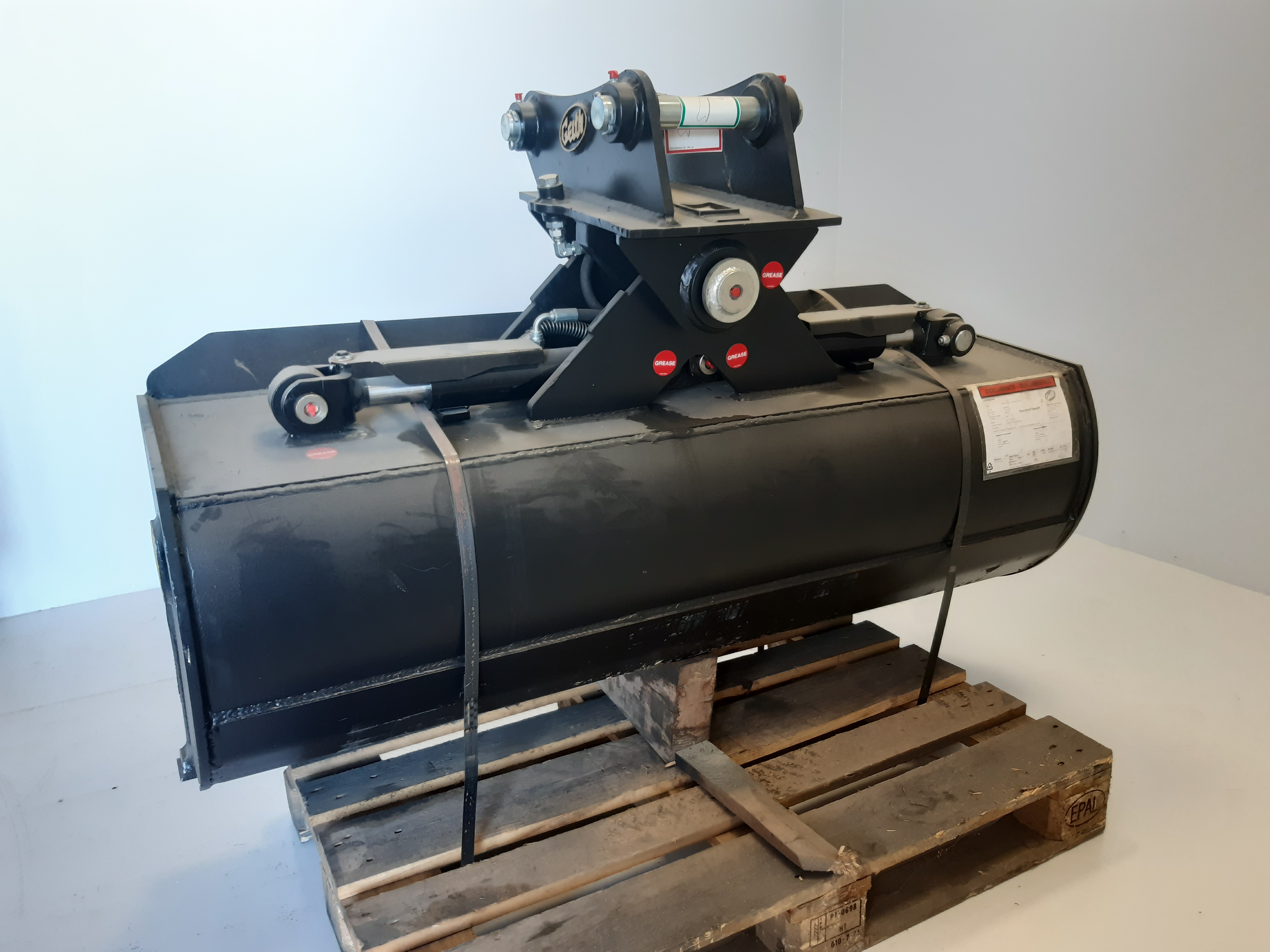 Godet de curage inclinable 1500mm + contrelame boulonnée 2 verins Geith reprise JCB pour JCB Hydradig - AT11R1500 JCB