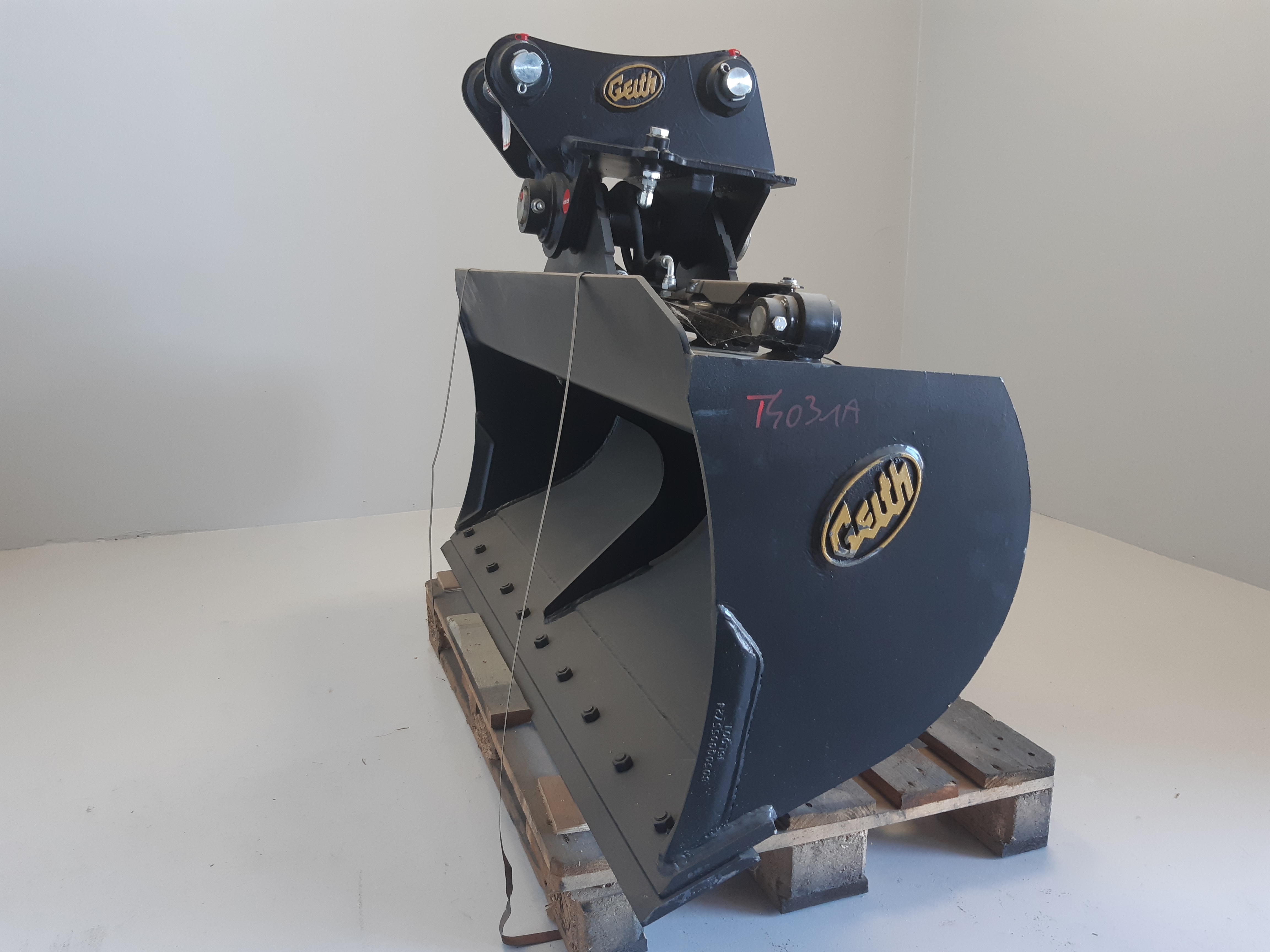 Godet de curage inclinable 1500mm + contrelame boulonnée 2 verins Geith reprise JCB pour JCB Hydradig - AT11R1500 JCB