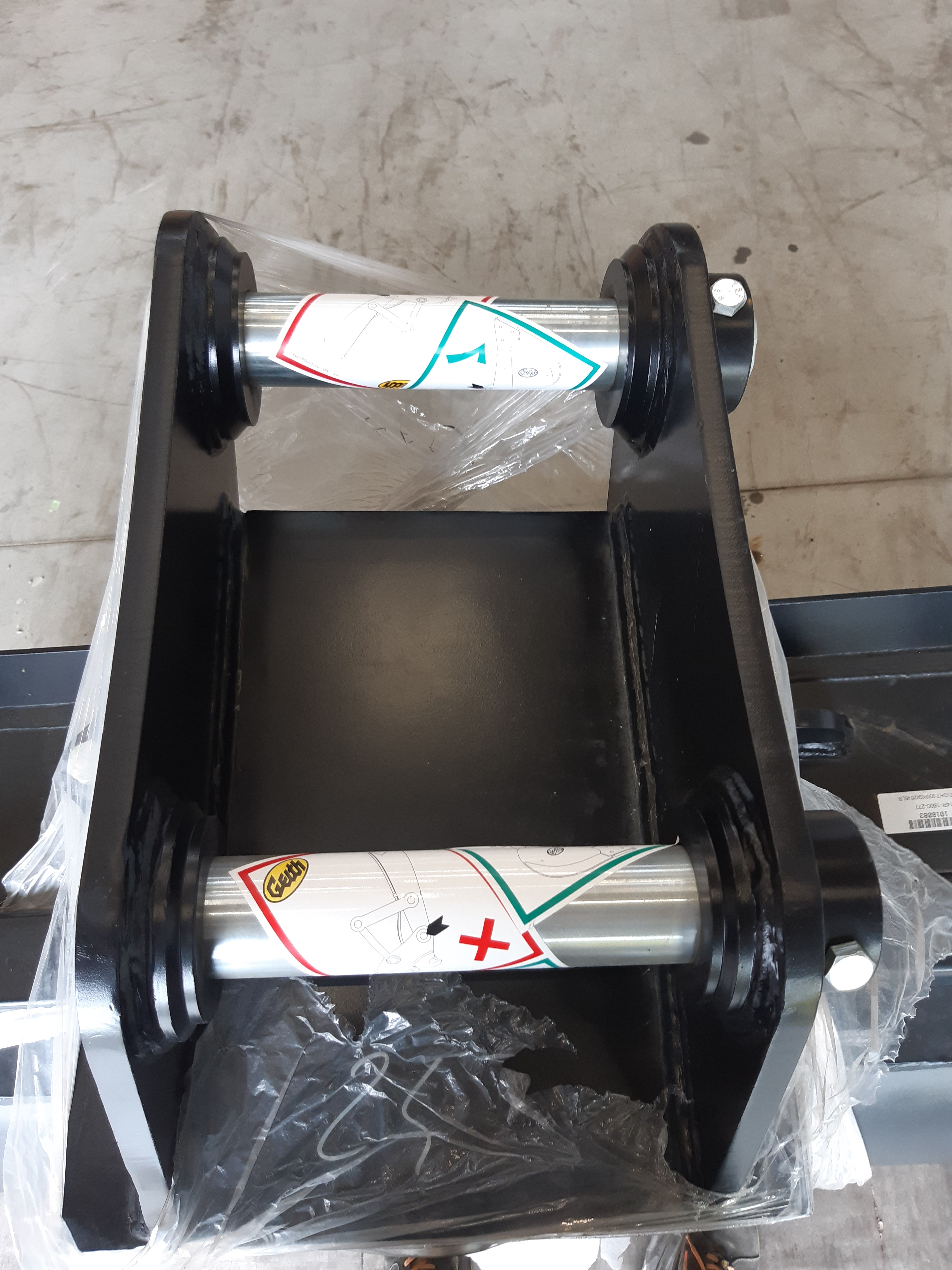 Godet de curage inclinable 1800mm + contrelame boulonnée Geith - AT14R-1800