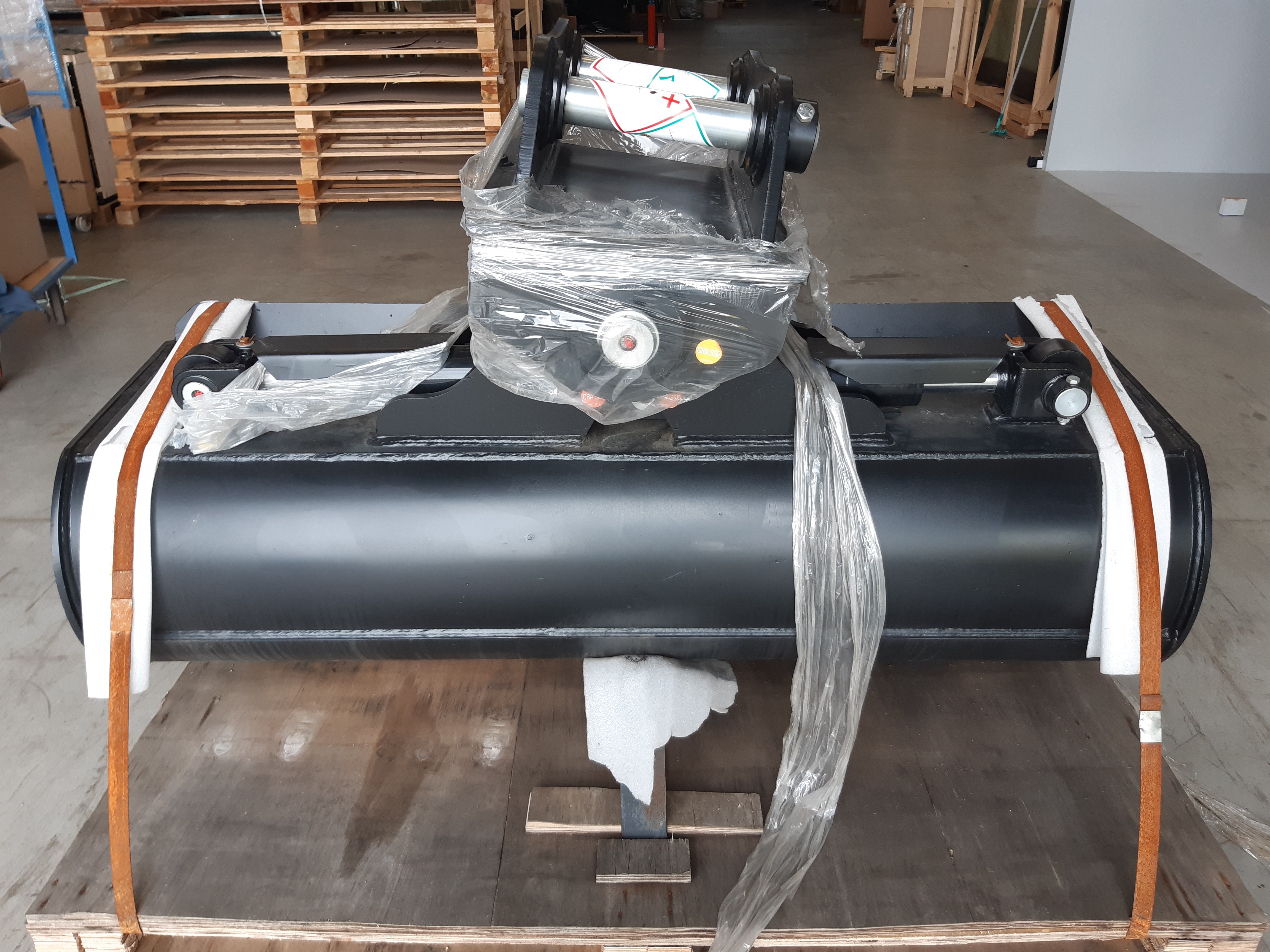 Godet de curage inclinable 1800mm + contrelame boulonnée Geith - AT14R-1800