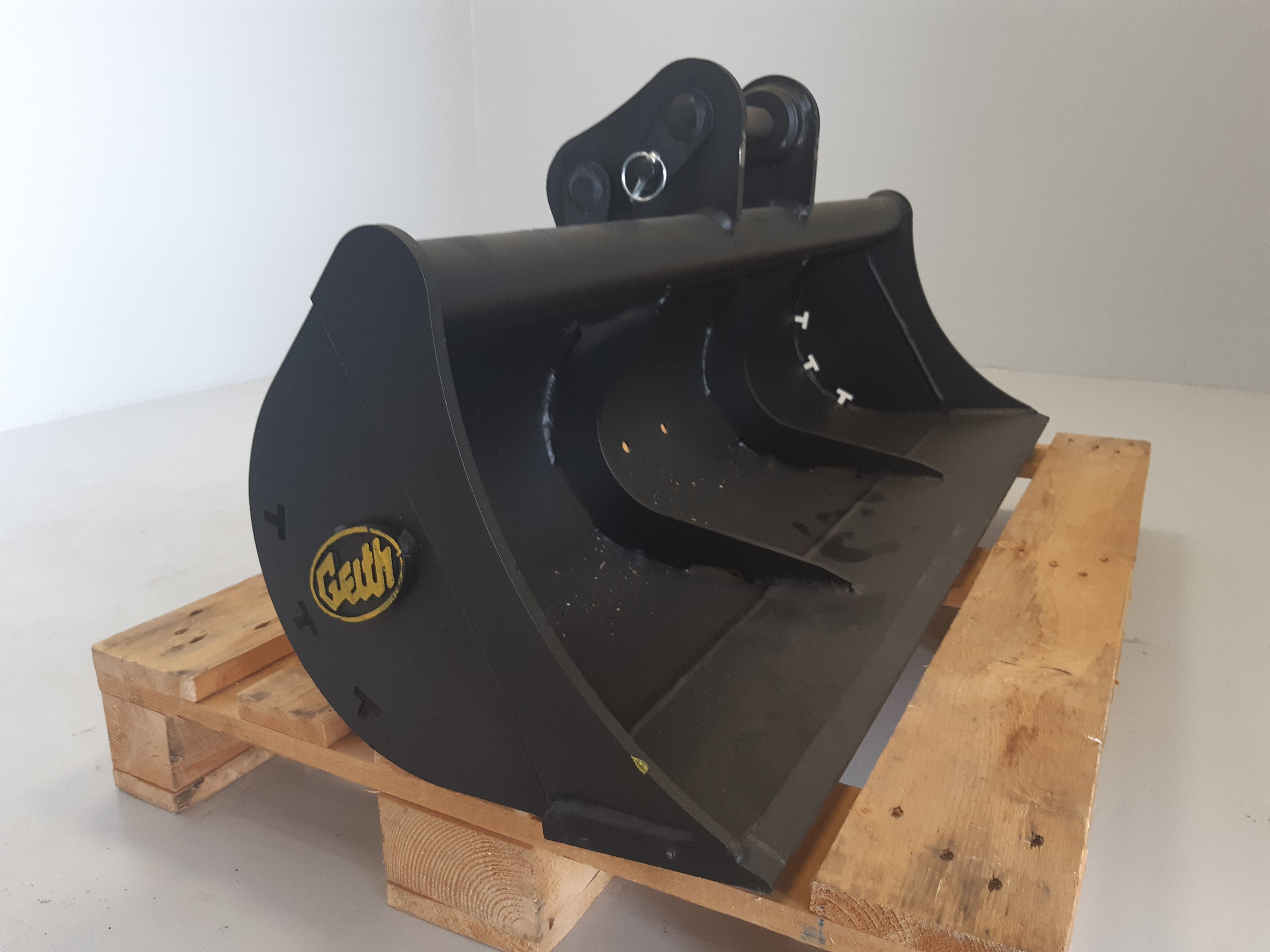 Godet de curage GEITH 1200mm équipé d'une lame soudée pour attache rapide JCB 980/88451 - G03 1200 JCB