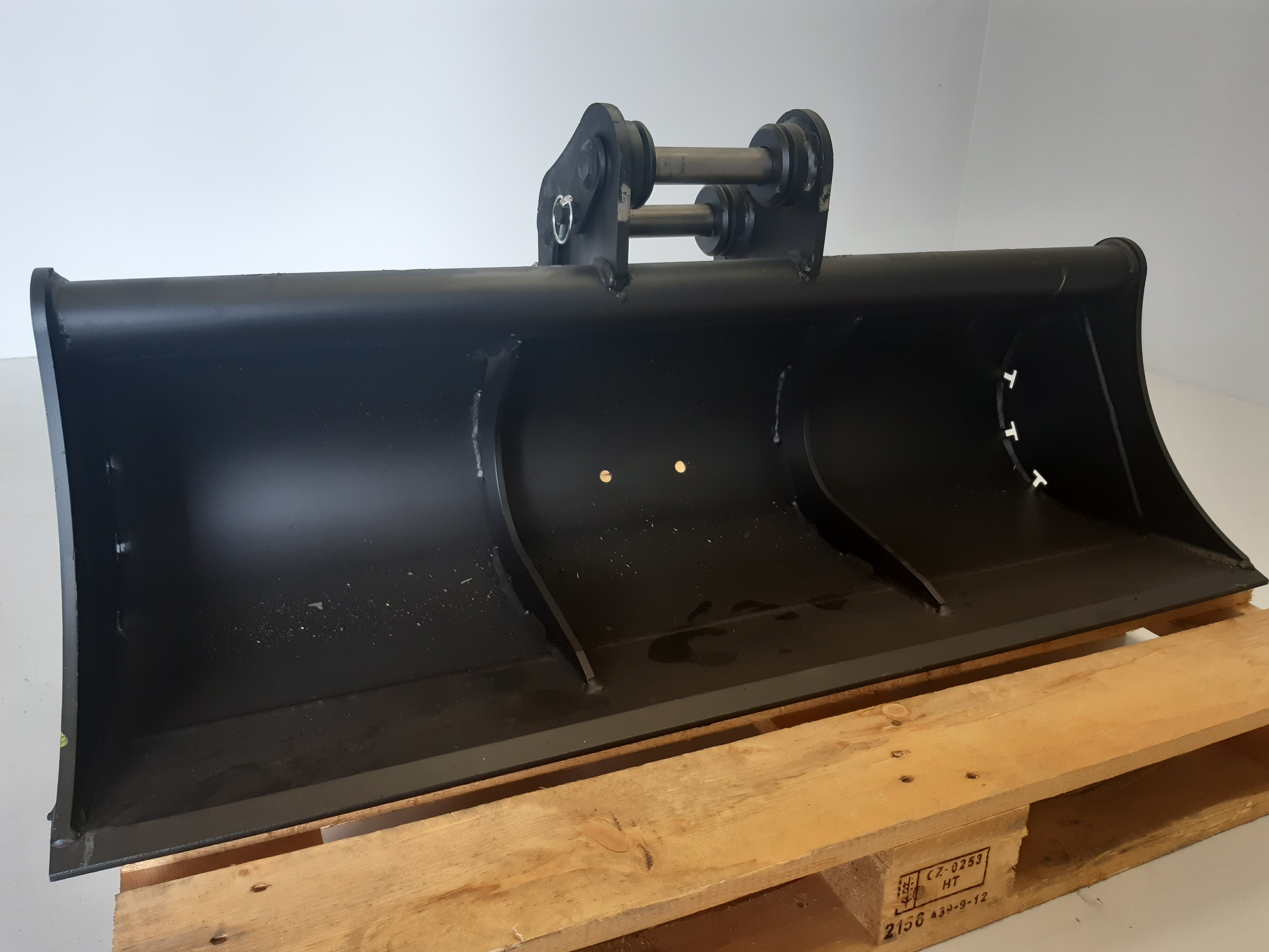 Godet de curage GEITH 1200mm équipé d'une lame soudée pour attache rapide JCB 980/88451 - G03 1200 JCB