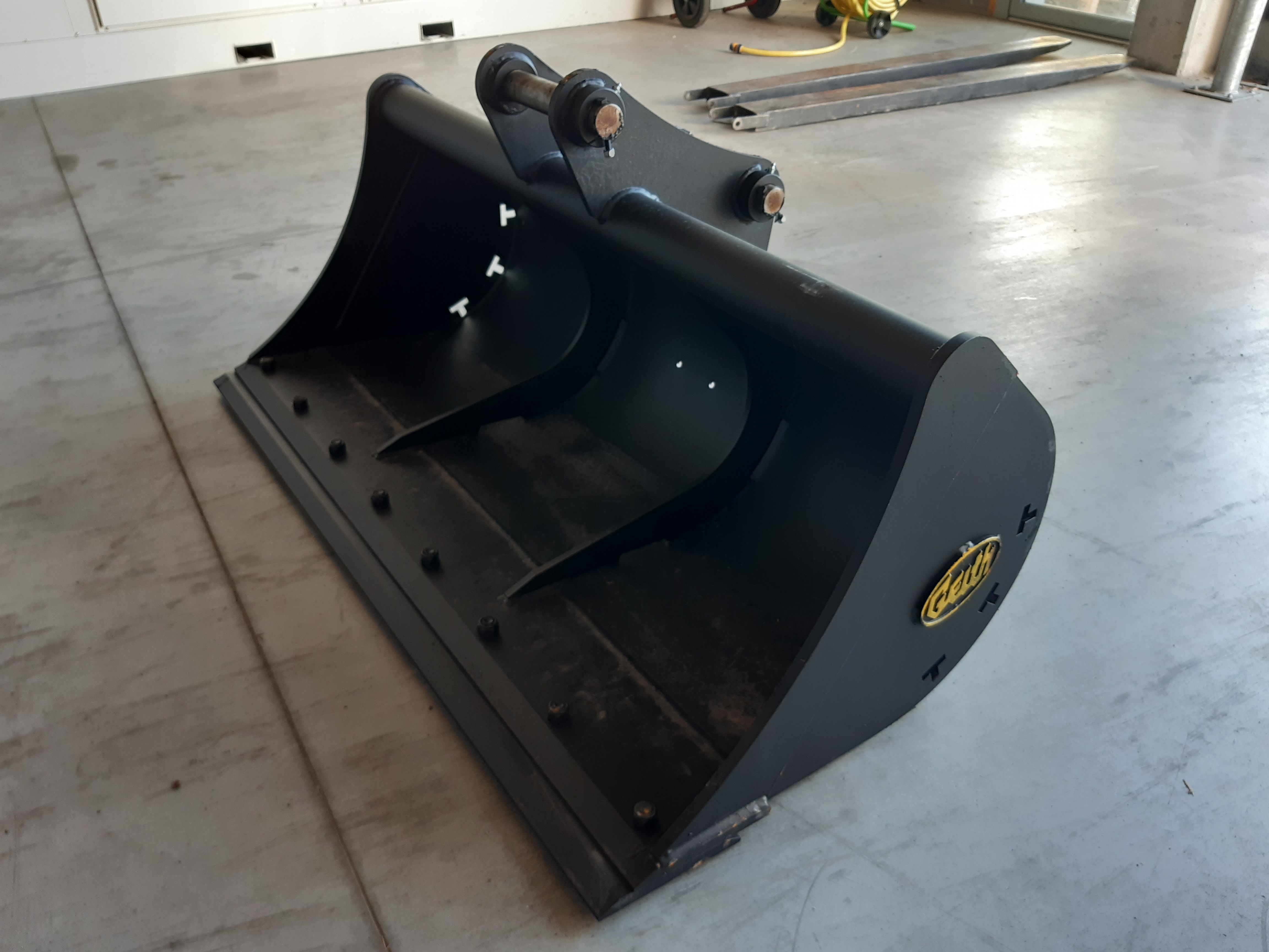 Godet de curage 1500mm + contrelame boulonnée Geith G08R-1500 JCB