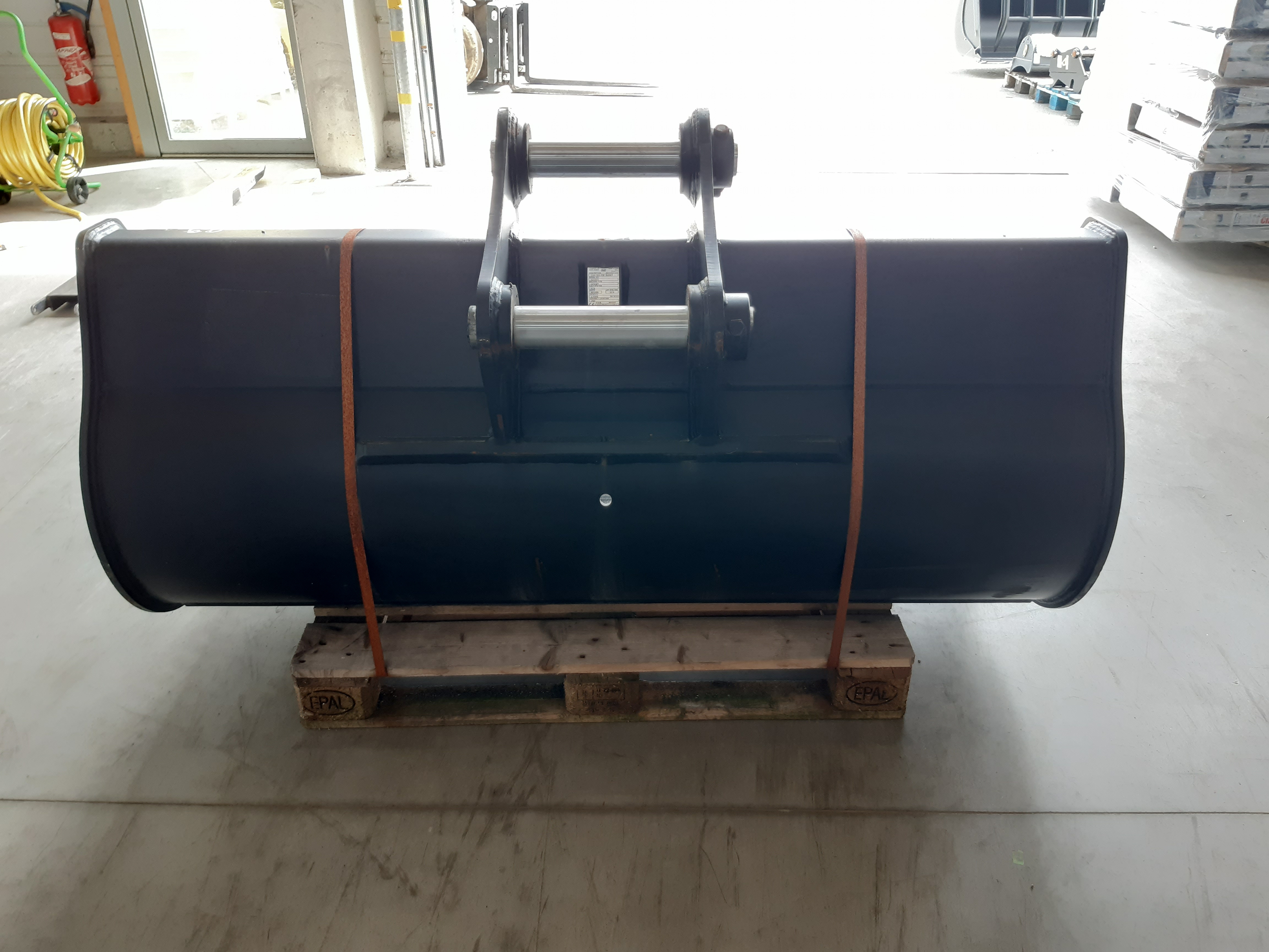 Godet de curage 1800mm + contrelame boulonnée Geith G18R-1800