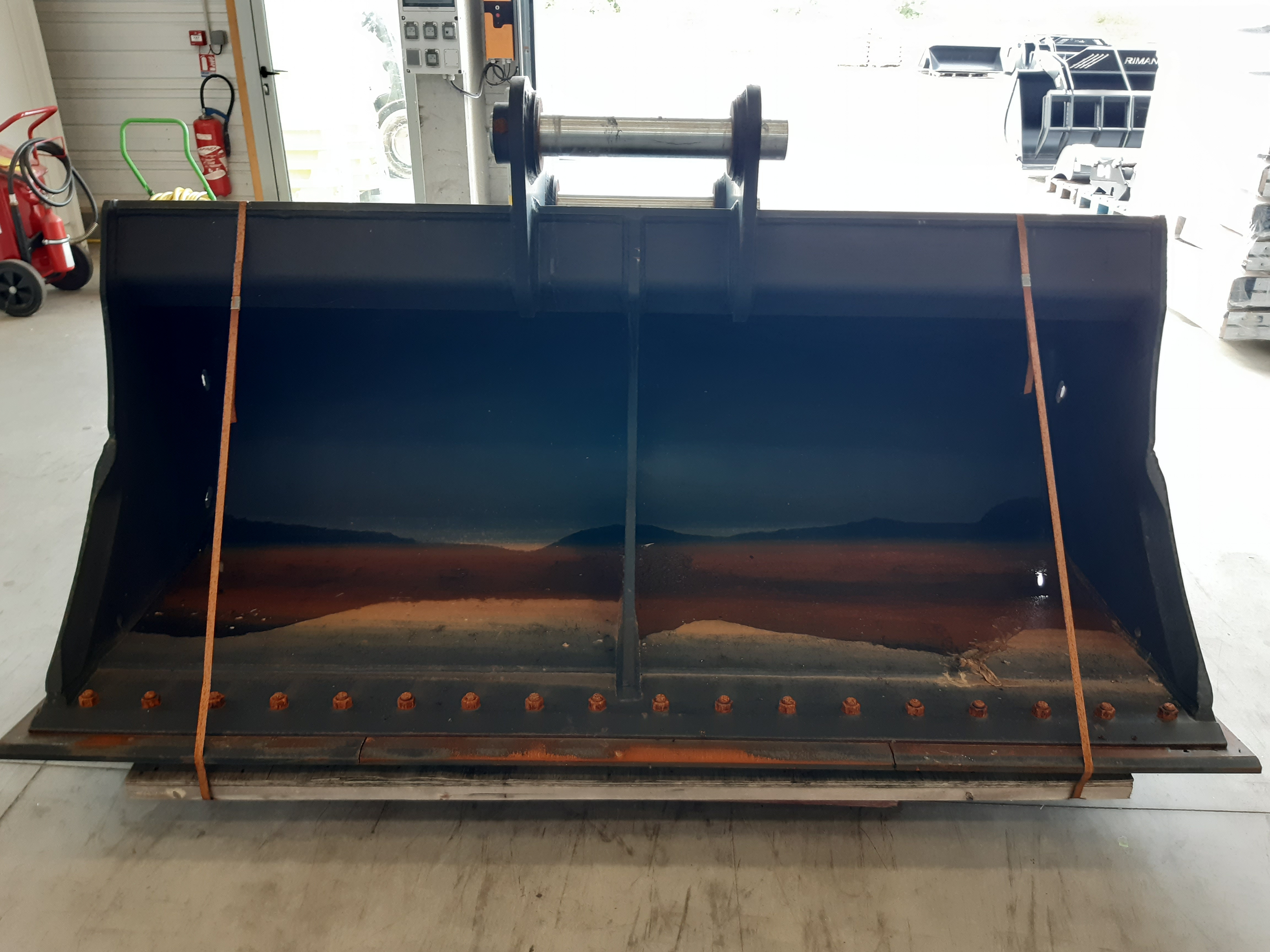 Godet de curage 2400mm + contrelame boulonnée Geith - G30R 2400 DOO