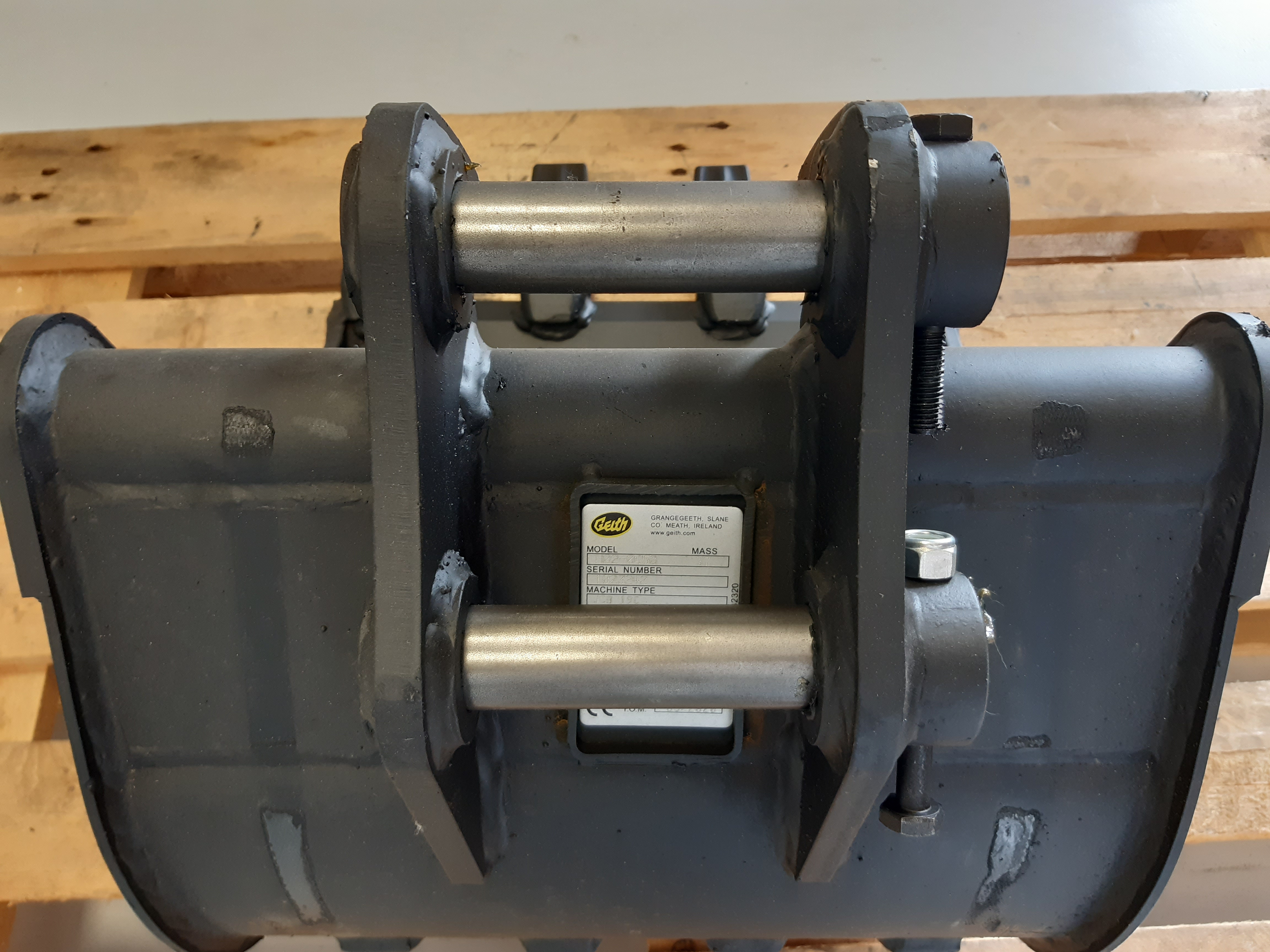 Godet de terrassement GEITH 450 mm équipé en dents Feurst FKMCE pour attache rapide JCB 980/B4000- H02450JCBN