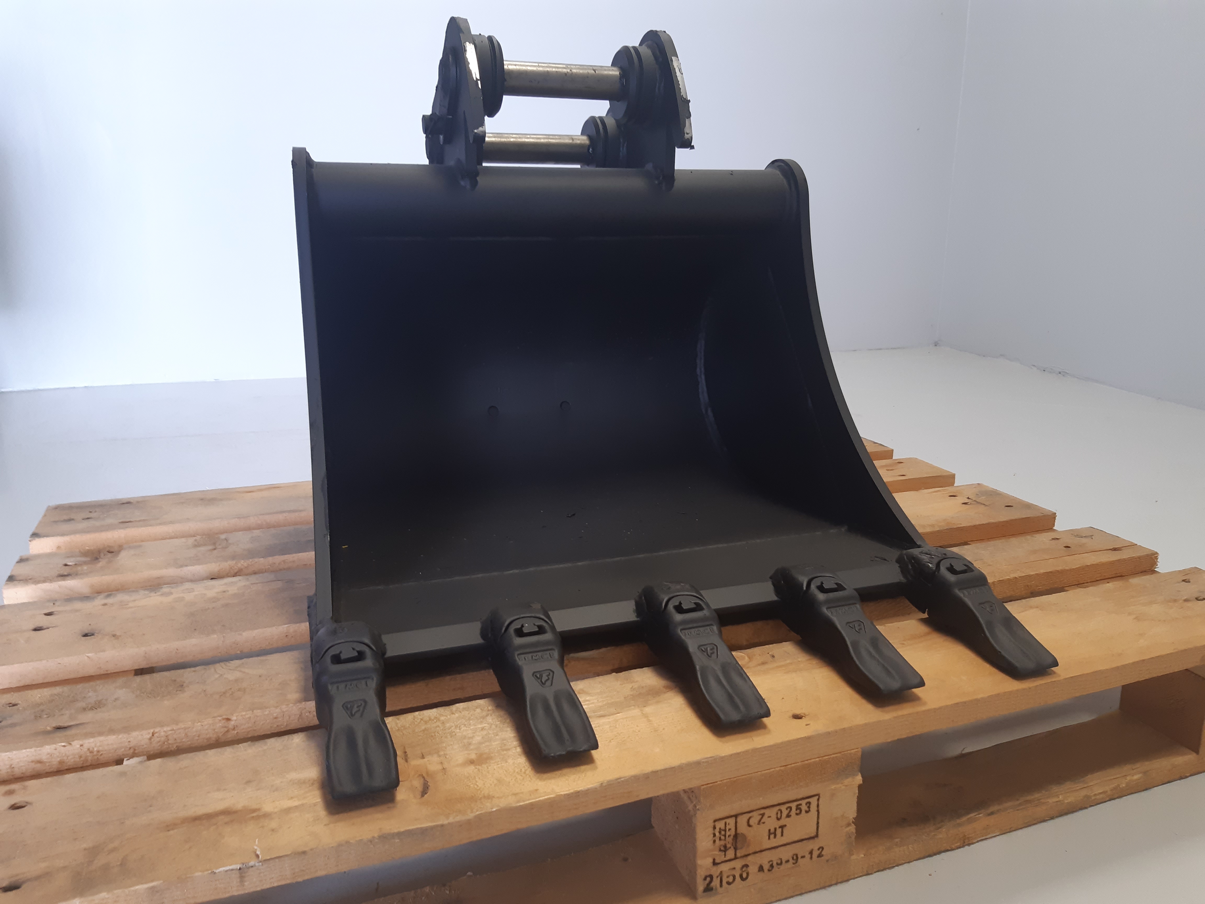 Godet de terrassement 600 mm Geith avec dents Feurst FKMCE pour attache rapide JCB 8025-8026- H03600JCB