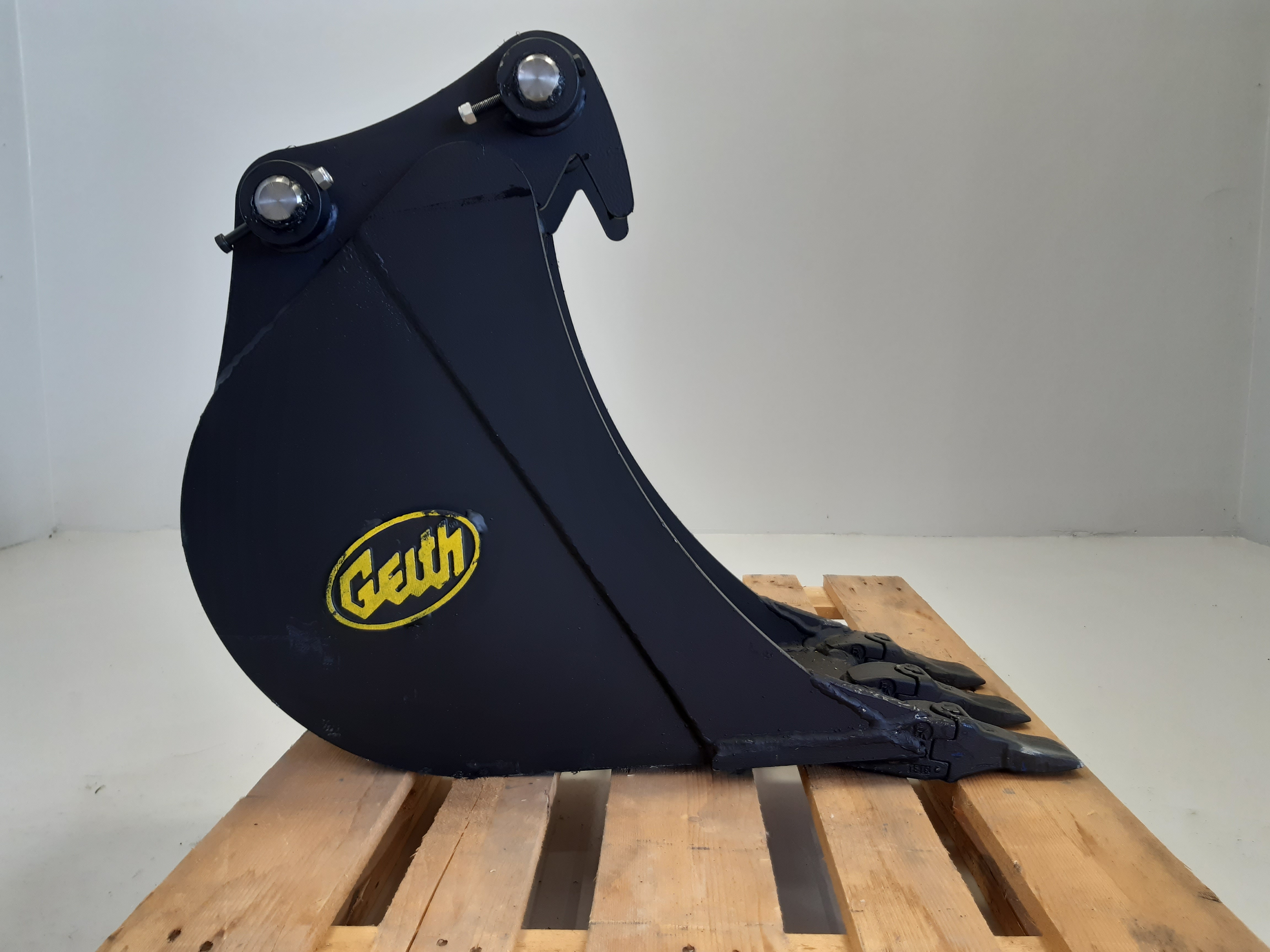 Godet  de terrassement GEITH 300 mm 3 dents Feurst FK1TLR pour attache rapide mécanique JCB 48Z ou hydraulique JCB 980/A3640 H06300JCBN