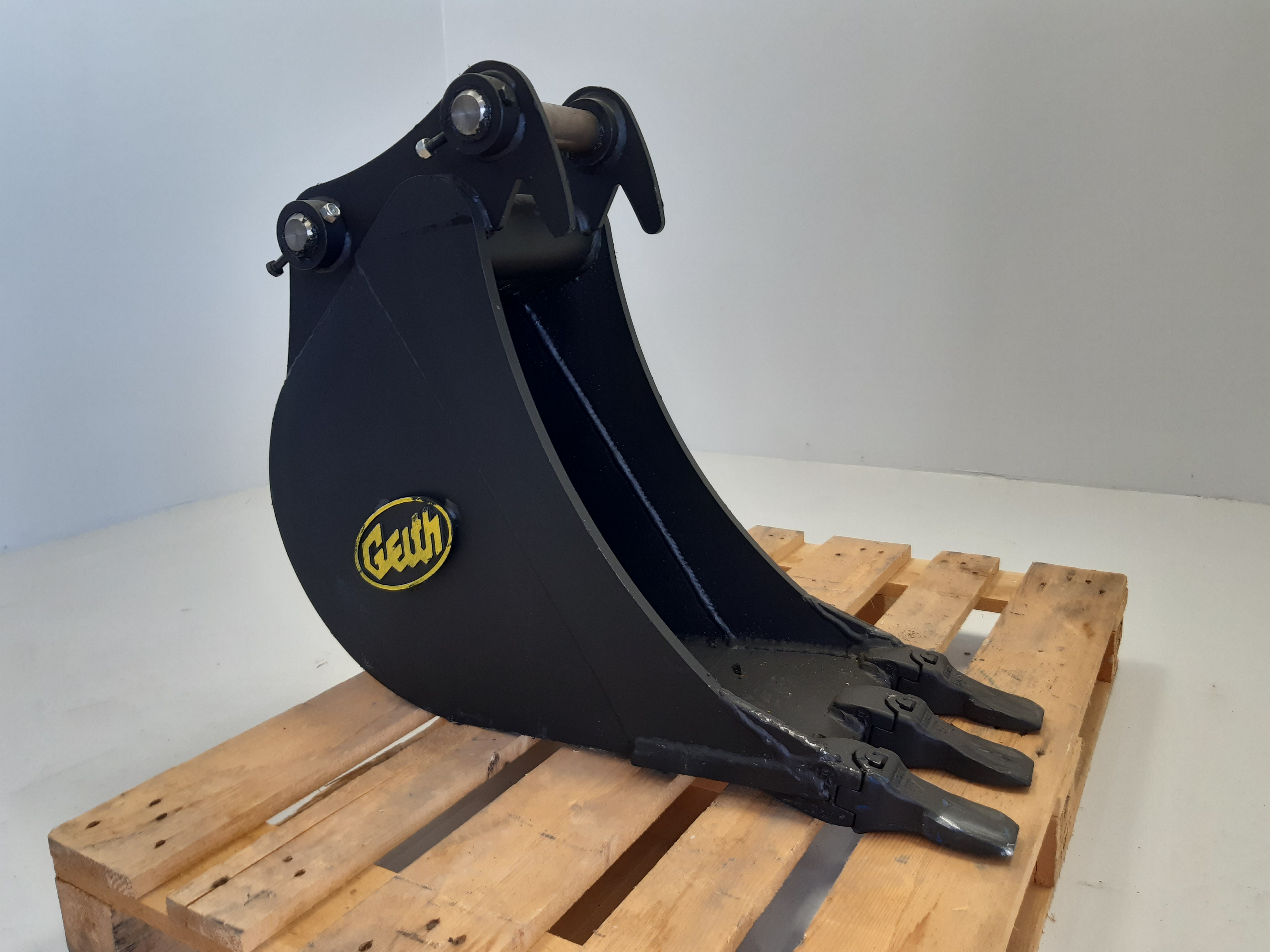 Godet  de terrassement GEITH 300 mm 3 dents Feurst FK1TLR pour attache rapide mécanique JCB 48Z ou hydraulique JCB 980/A3640 H06300JCBN