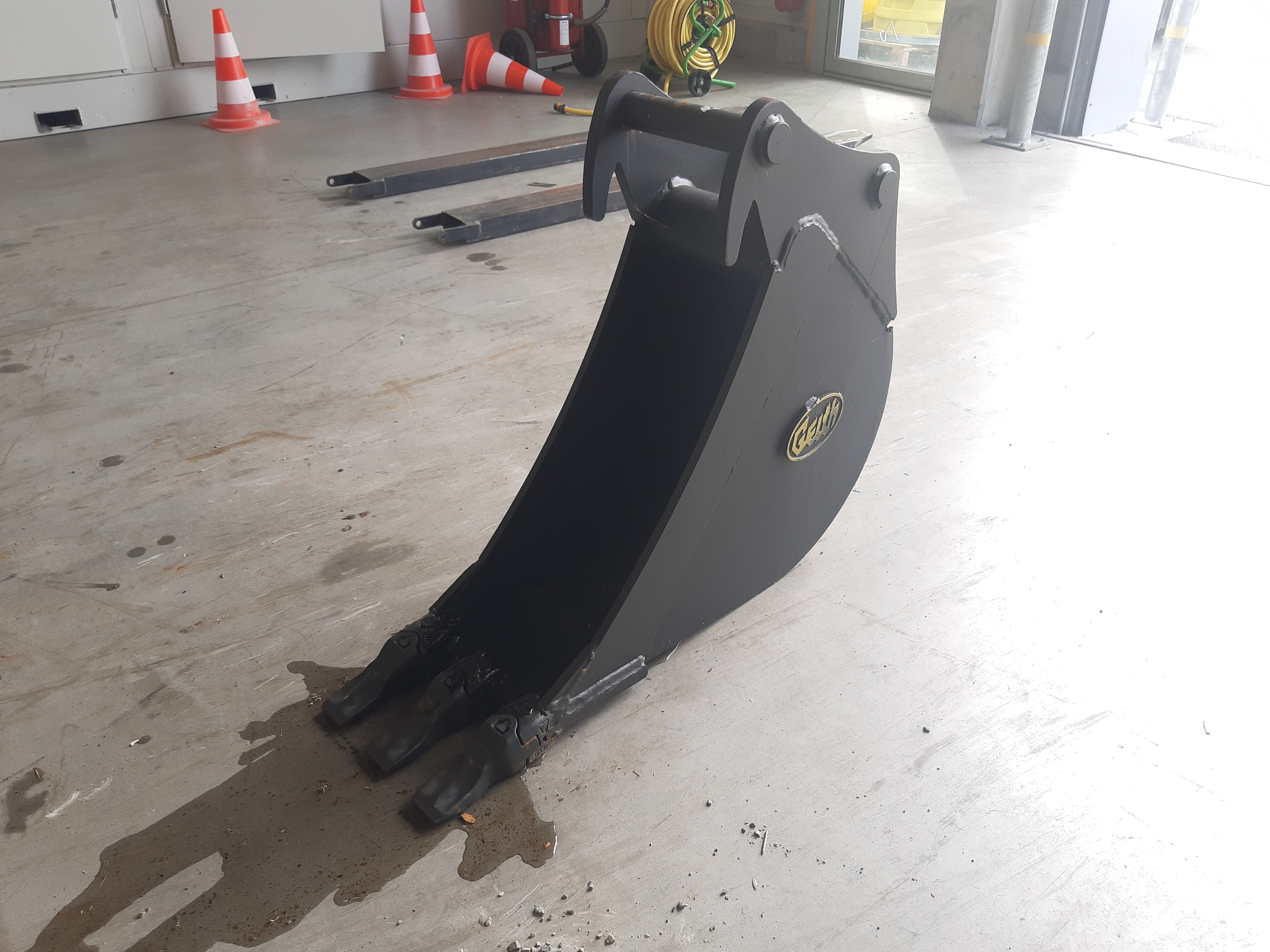 Godet de terrassement GEITH 300 mm avec dents FEURST FK2 pour coupleur ou attache rapide MARTIN MH10 GEITH - H08300MH10FK2