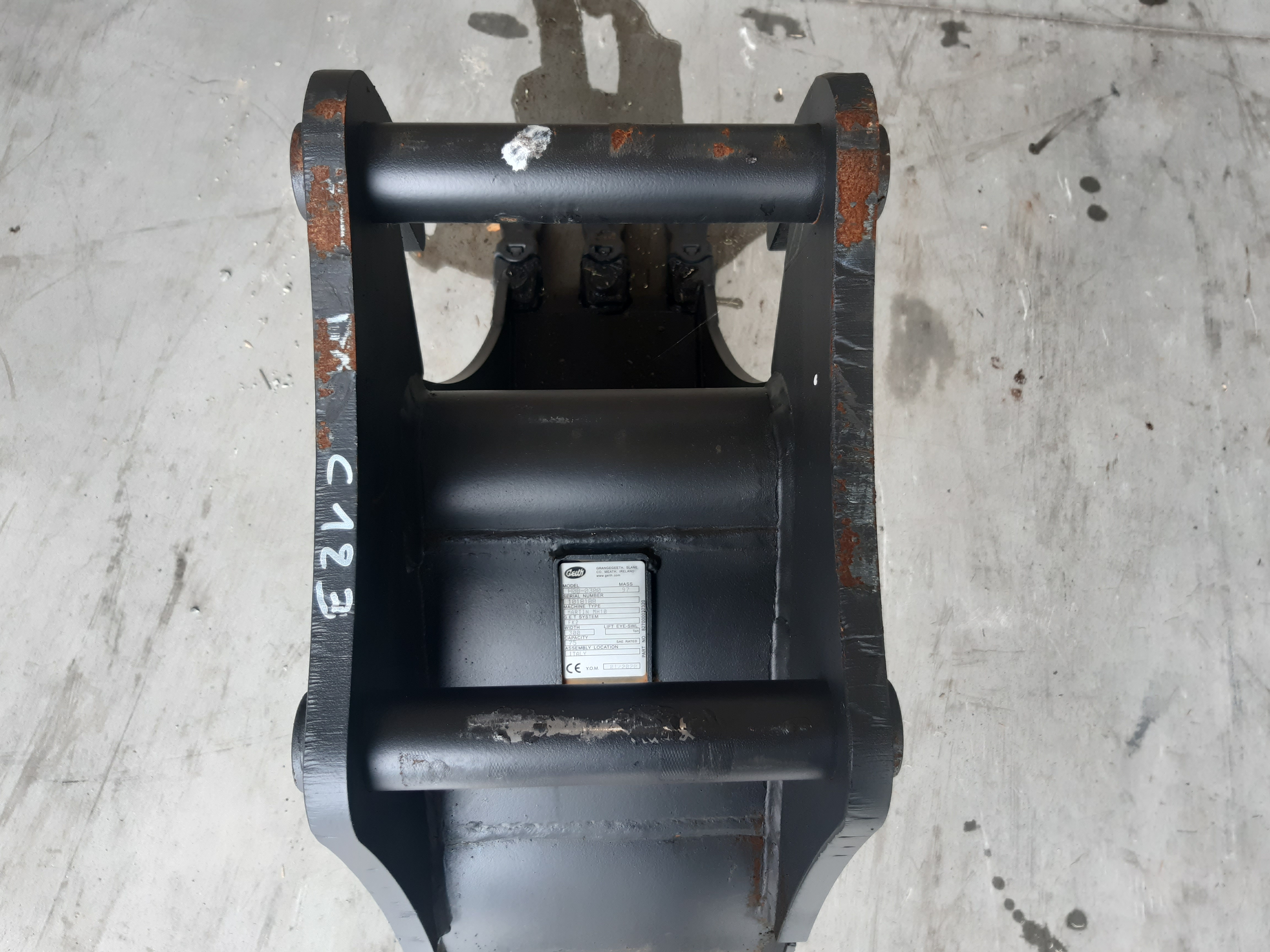 Godet de terrassement GEITH 300 mm avec dents FEURST FK2 pour coupleur ou attache rapide MARTIN MH10 GEITH - H08300MH10FK2