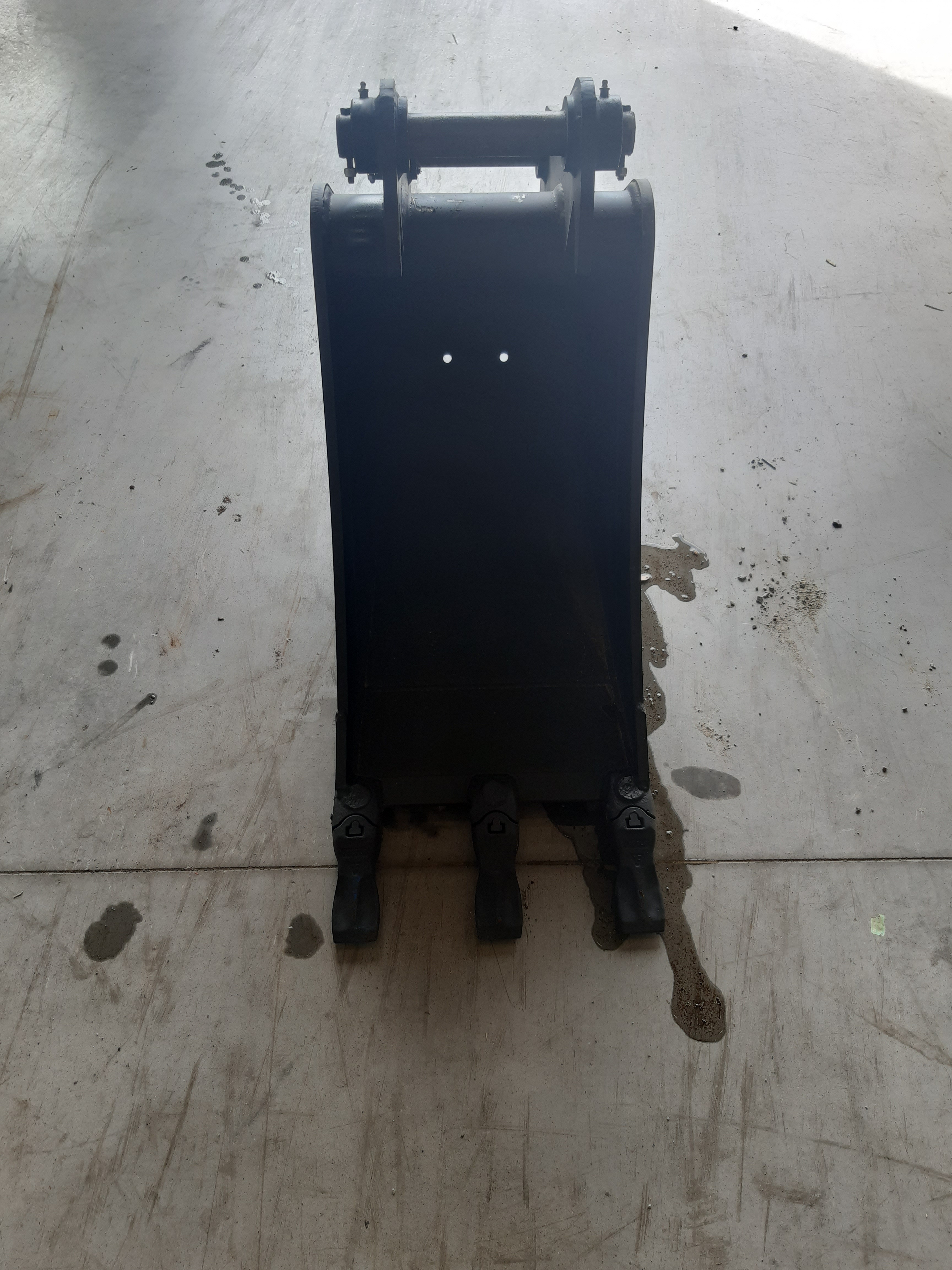Godet de terrassement GEITH 450 mm 3 dents FK2 pour attache rapide JCB 3CX - H08450JCBFK2