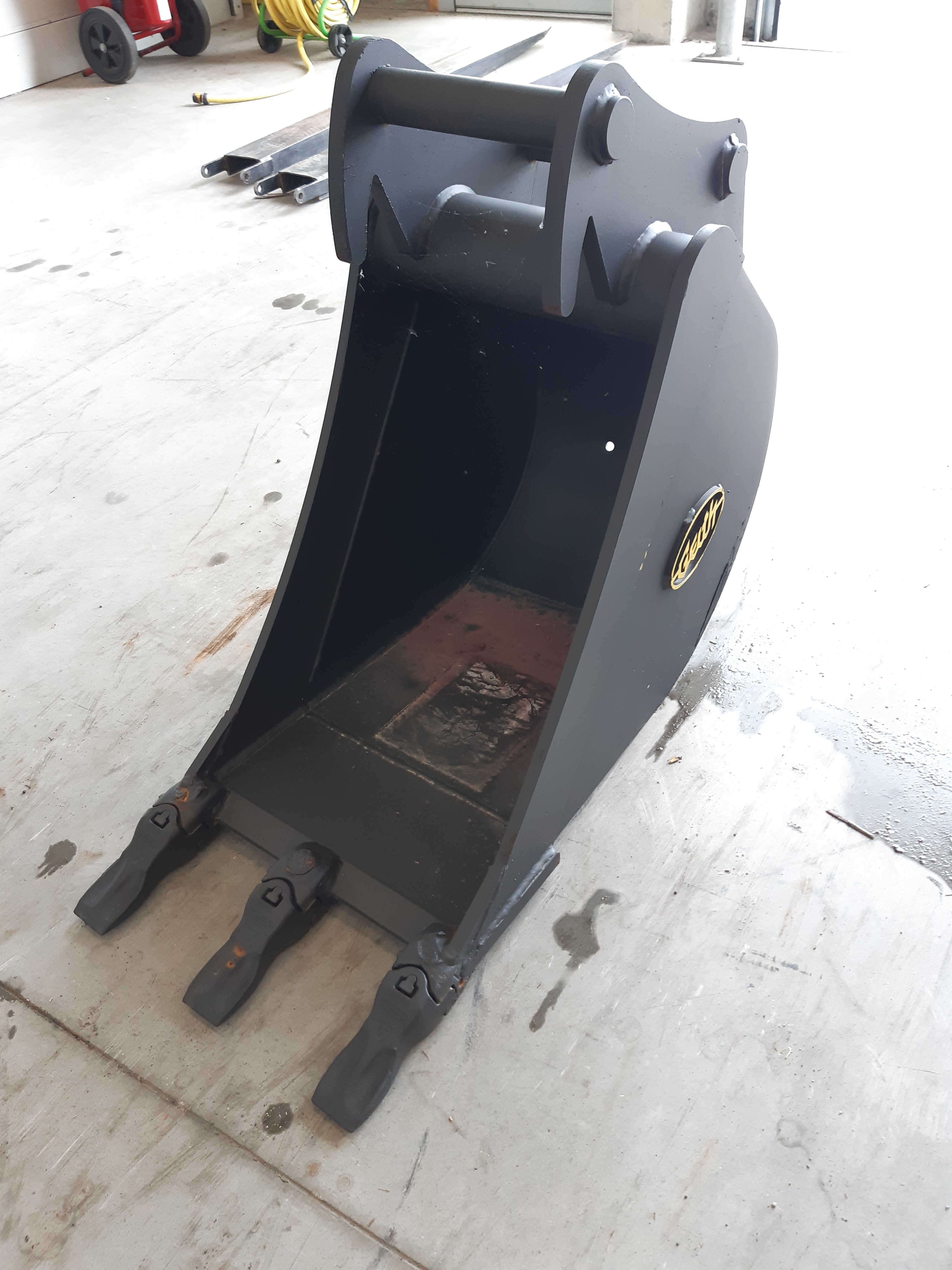 Godet de terrassement GEITH 450mm avec dents FEURST FK2 pour coupleur ou attache rapide MARTIN MH10 - H08450MH10FK2