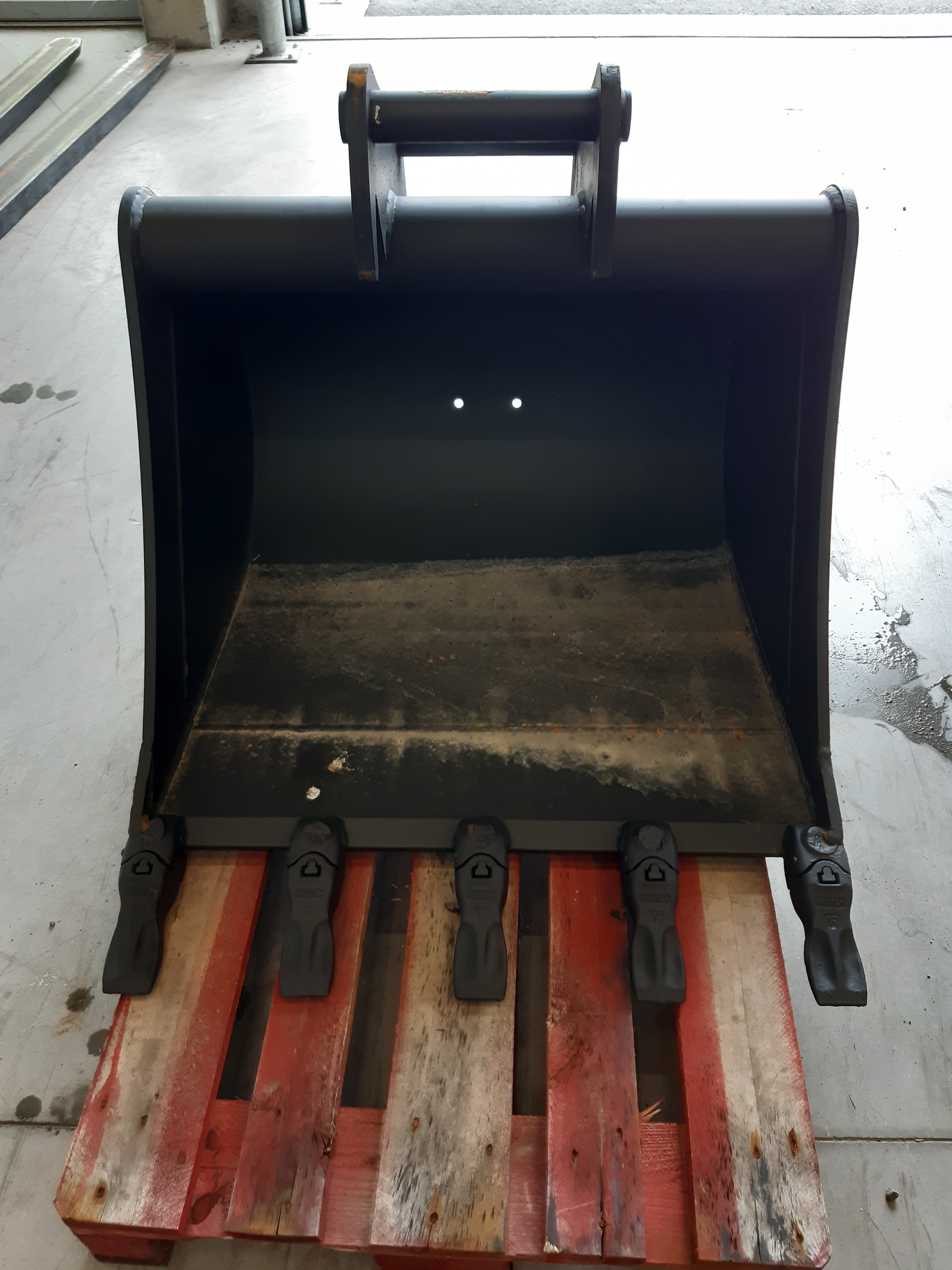 Godet de terrassement GEITH 900mm avec 5 dents FEURST FK2 pour attache rapide MARTIN MH10 - H08900MH10 FK2