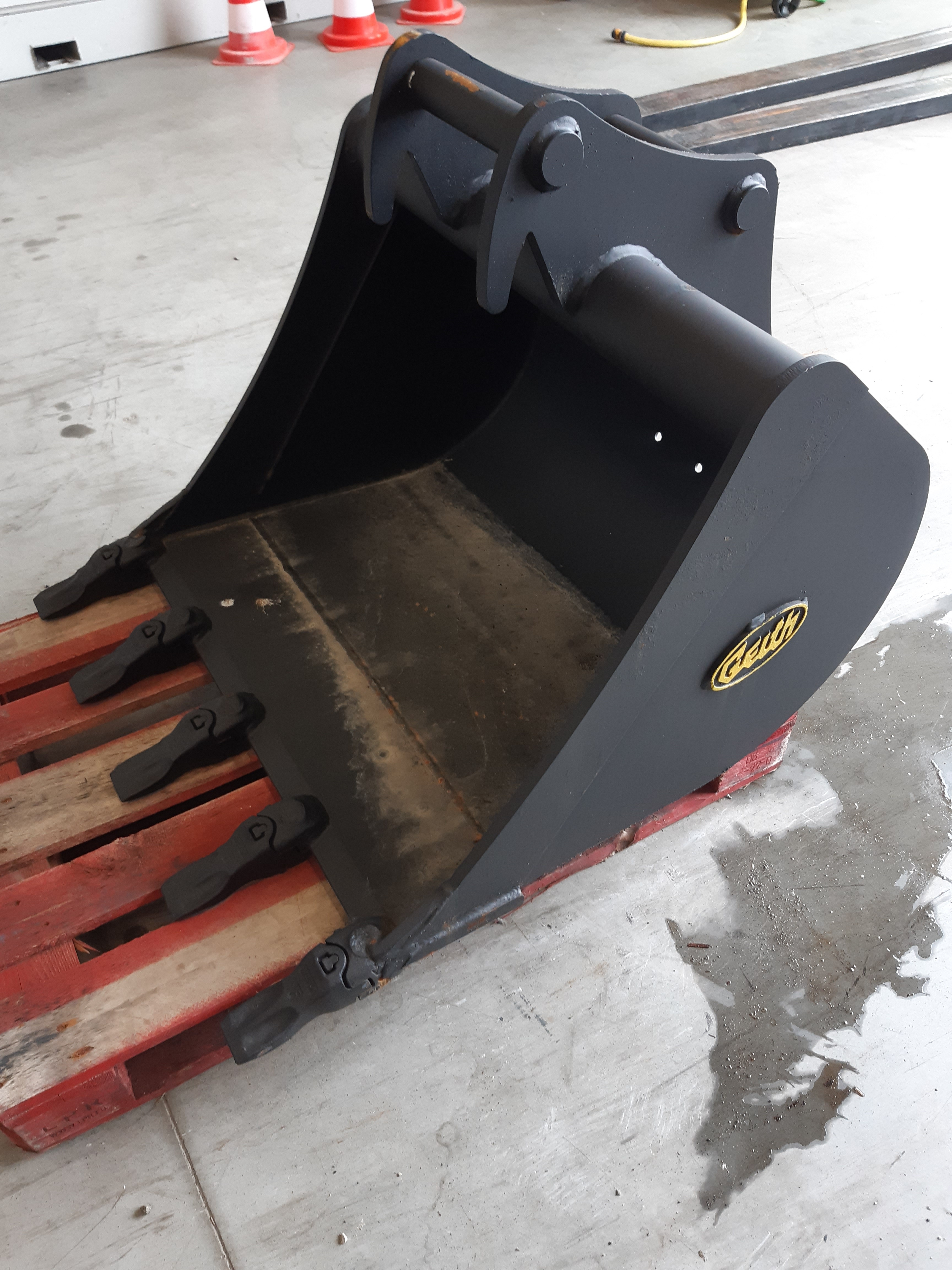 Godet de terrassement GEITH 900mm avec 5 dents FEURST FK2 pour attache rapide MARTIN MH10 - H08900MH10 FK2