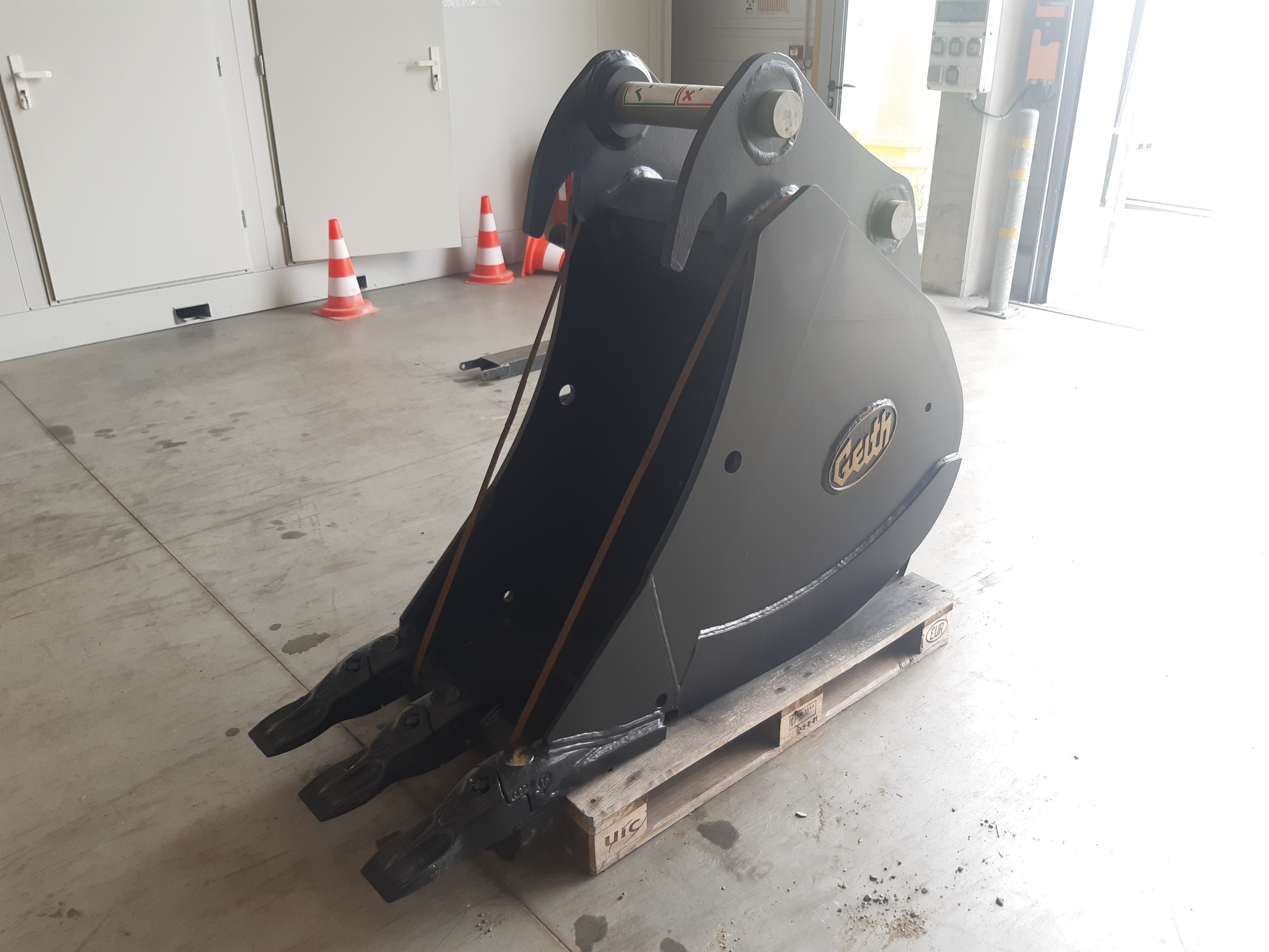 Godet 600mm Geith dents Feurst FK7TLRTLR reprise Doosan pour DX225 - H25-600 DOO