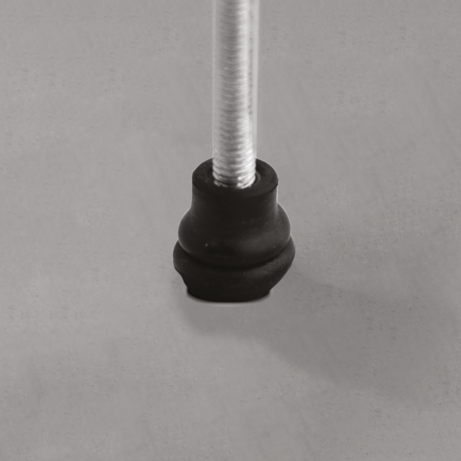 100 écrous EPDM avec insert laiton à tête plate à M4x12,6mm - SCELL-IT - RN0411