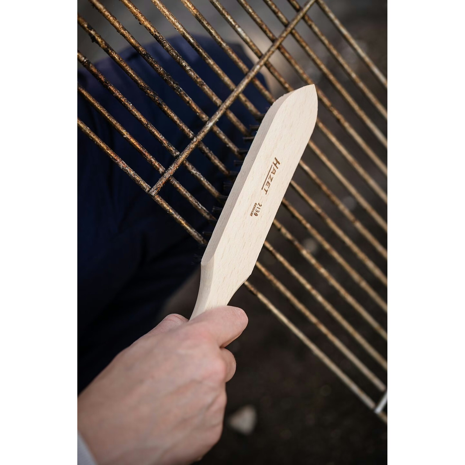 Brosse métallique 290 mm manche bois 4 rangées fil acier HAZET - 2130