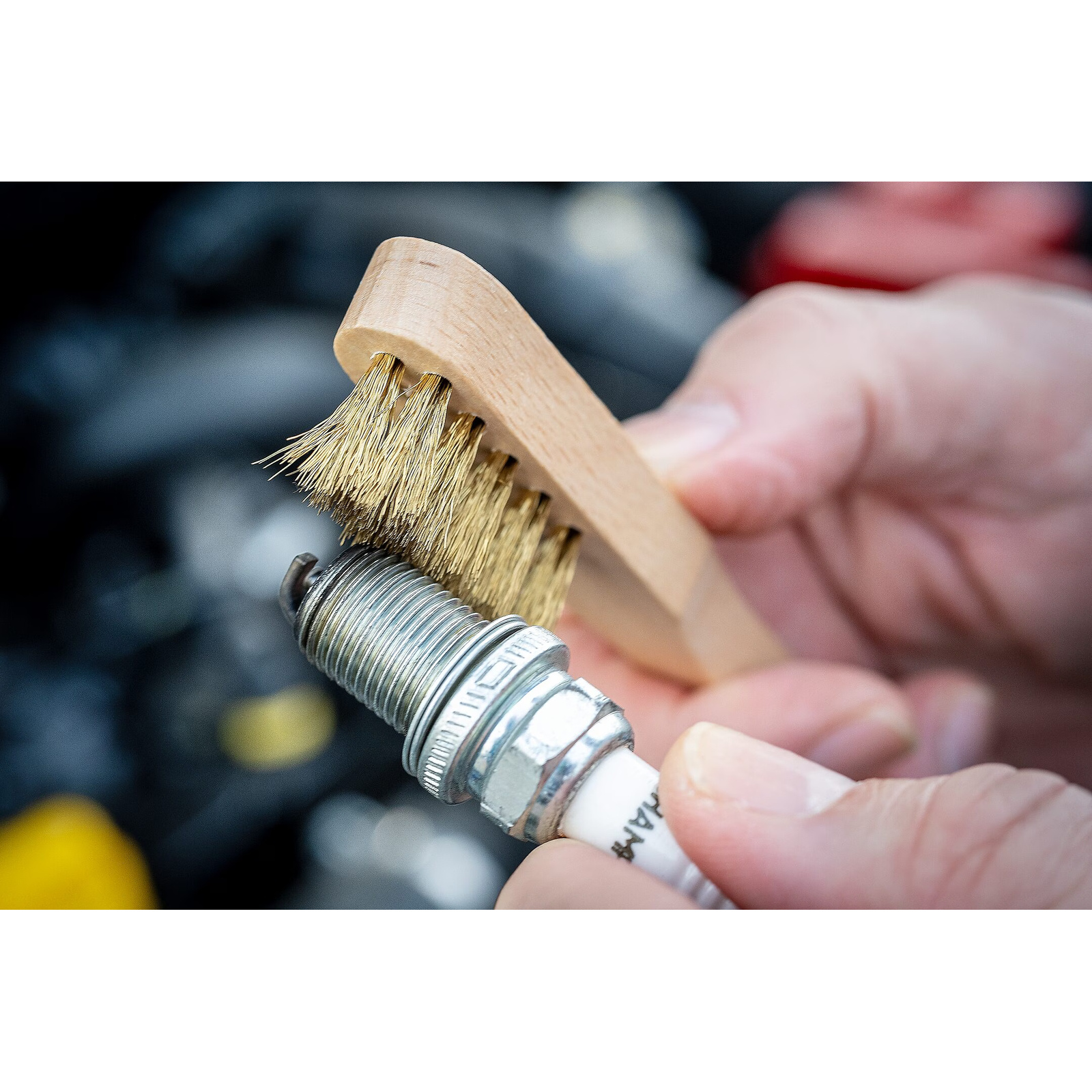 Brosse à bougies 150 mm fil laiton 3 rangées manche bois HAZET - 2131