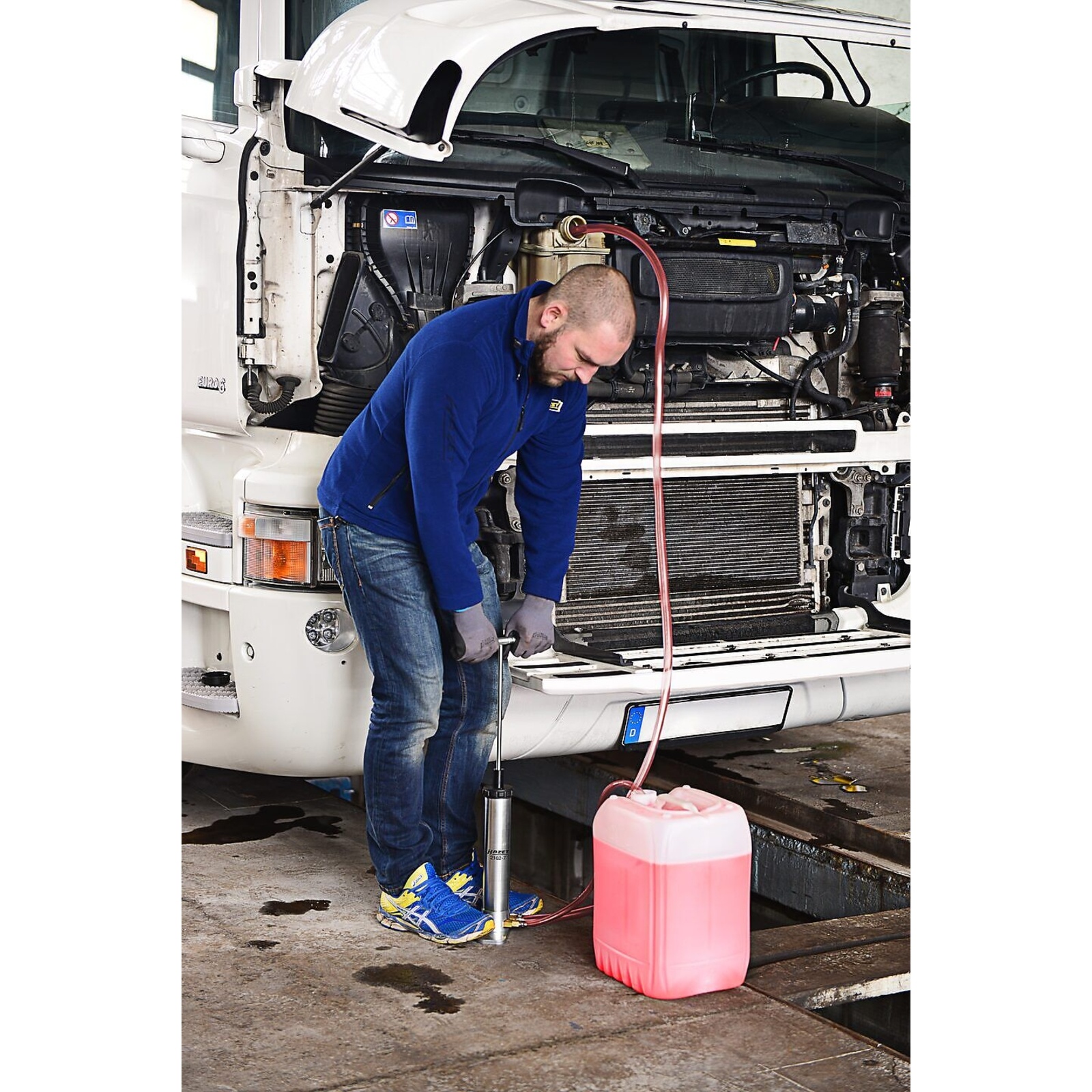 Pompe manuelle transvasement 600 ml avec tuyaux 10-15 mm HAZET - 2162-7