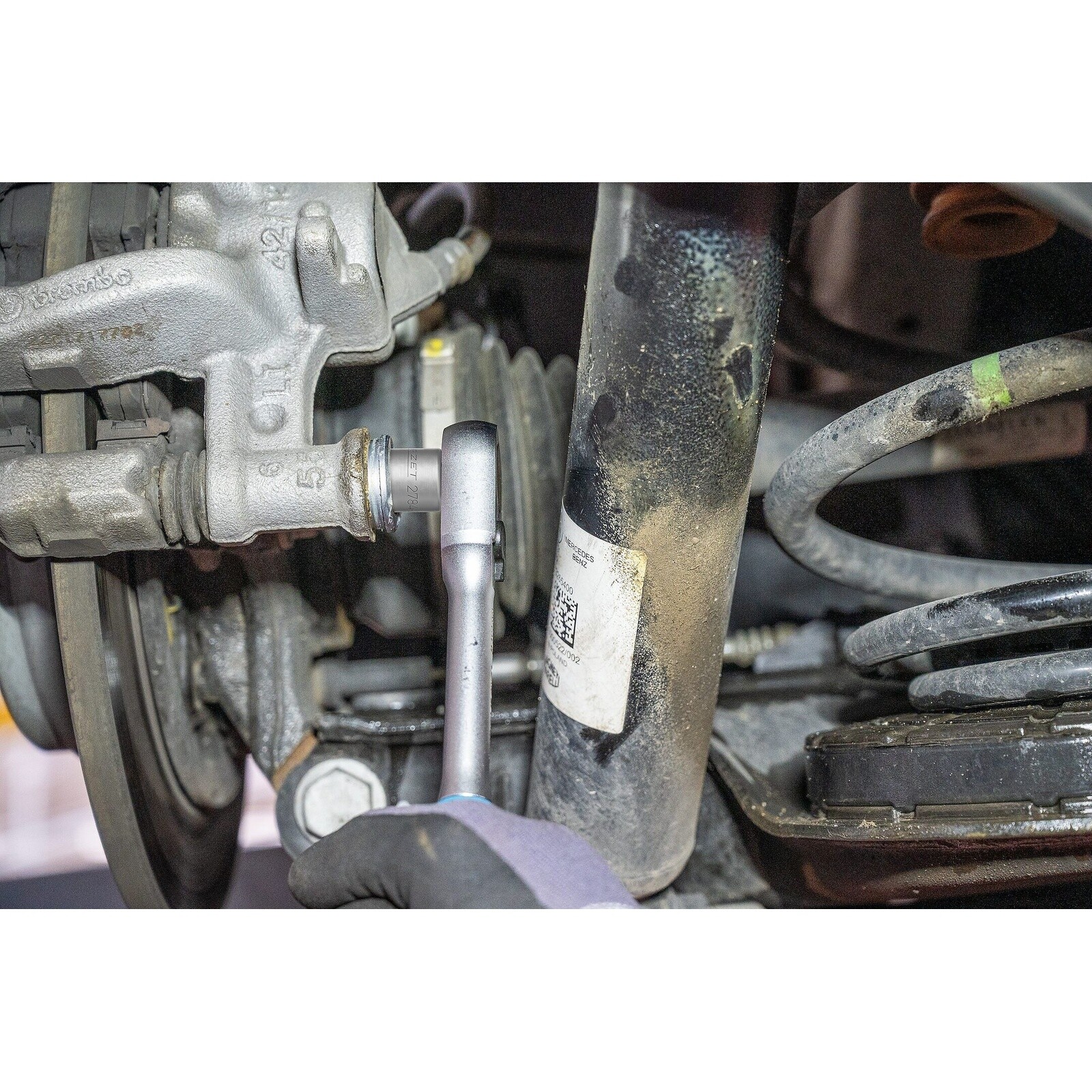Douille mâle 6 mm pour étrier frein arrière Mercedes-Benz Classe V 3/8
