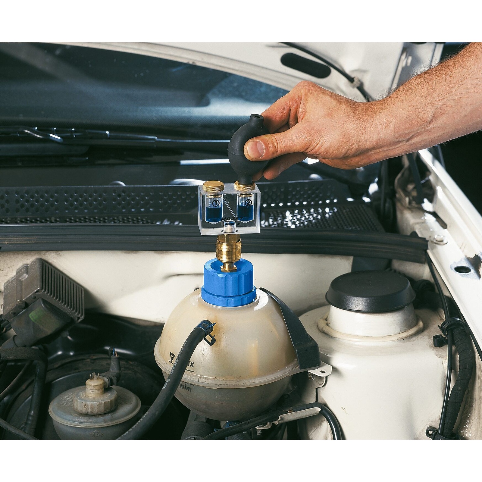 Testeur de fuites culasse pour moteurs gaz diesel essence avec fluide réactif HAZET - 4800-41