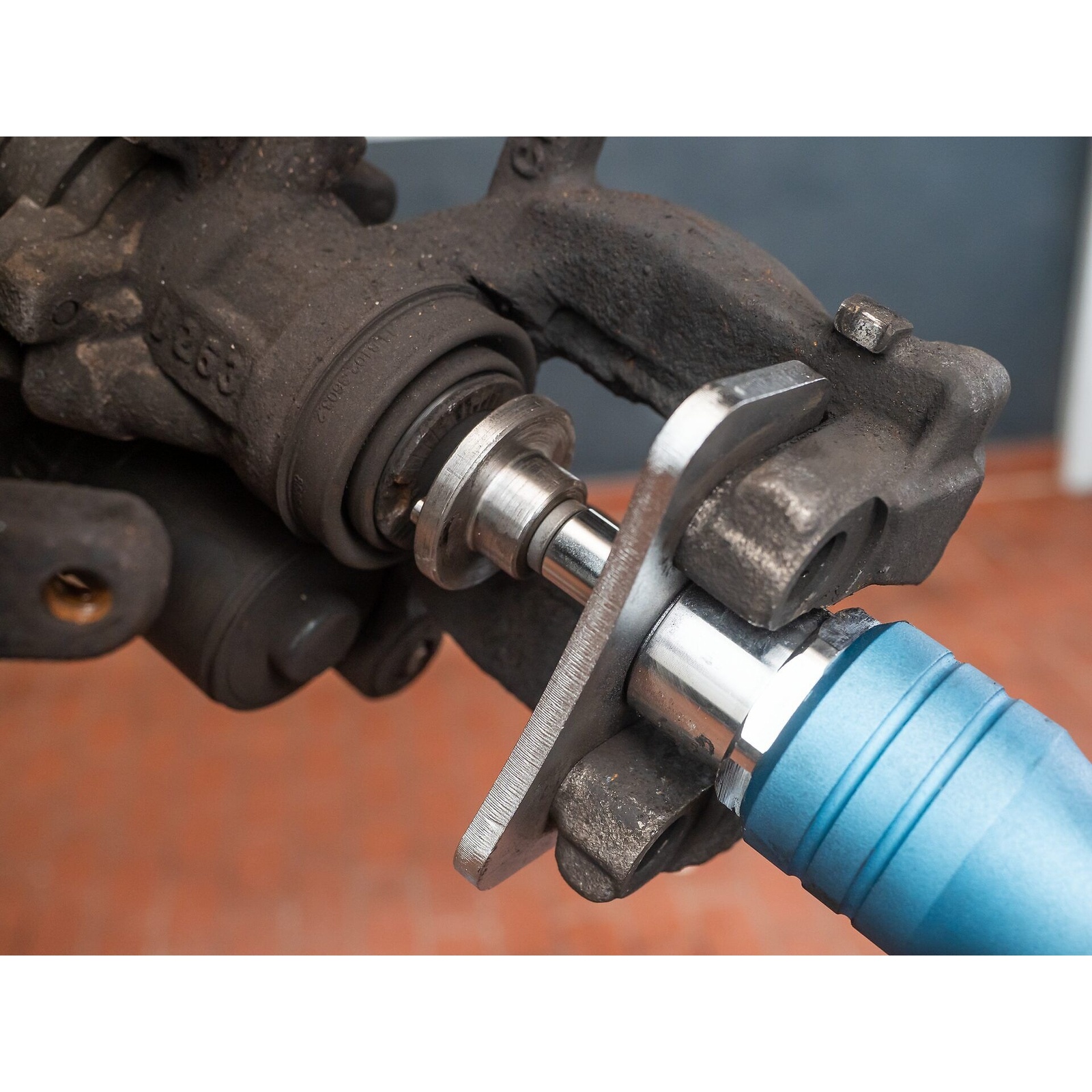 Jeu d'outils pneumatique 4 pièces pour pistons de freins MINI BMW jusqu'à X7 avec adaptateurs HAZET - 4970P-1/4