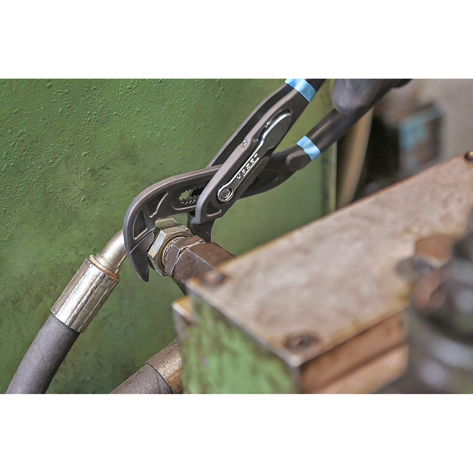 Pince multiprise pour pompe à eau 50 mm écart crantage fin phosphatée 260 mm HAZET - 760-26